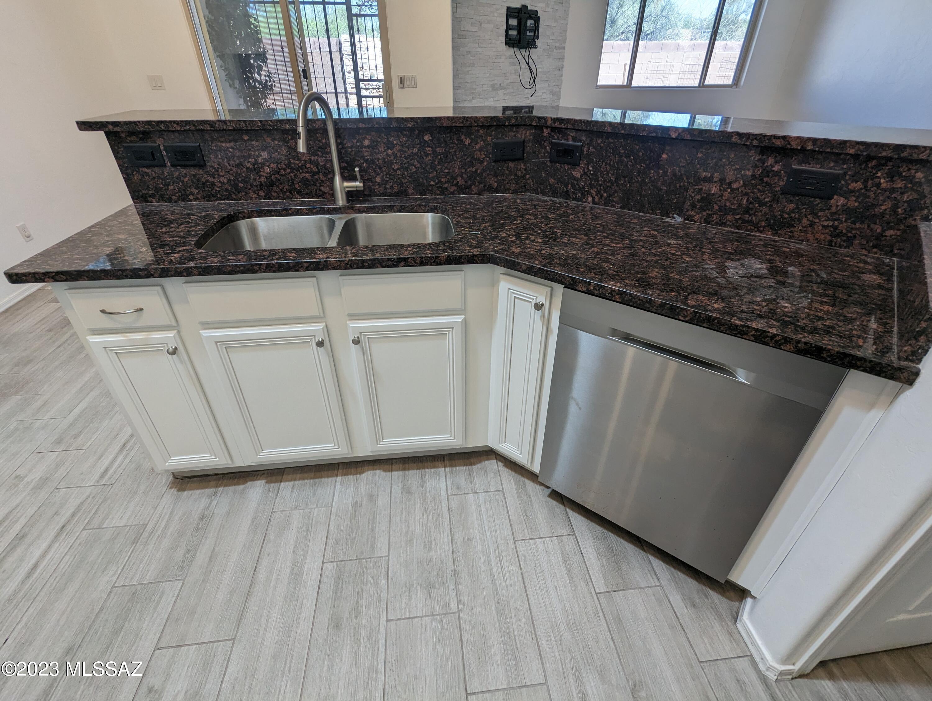 Rancho Esperero (1-343) - Residential Lease