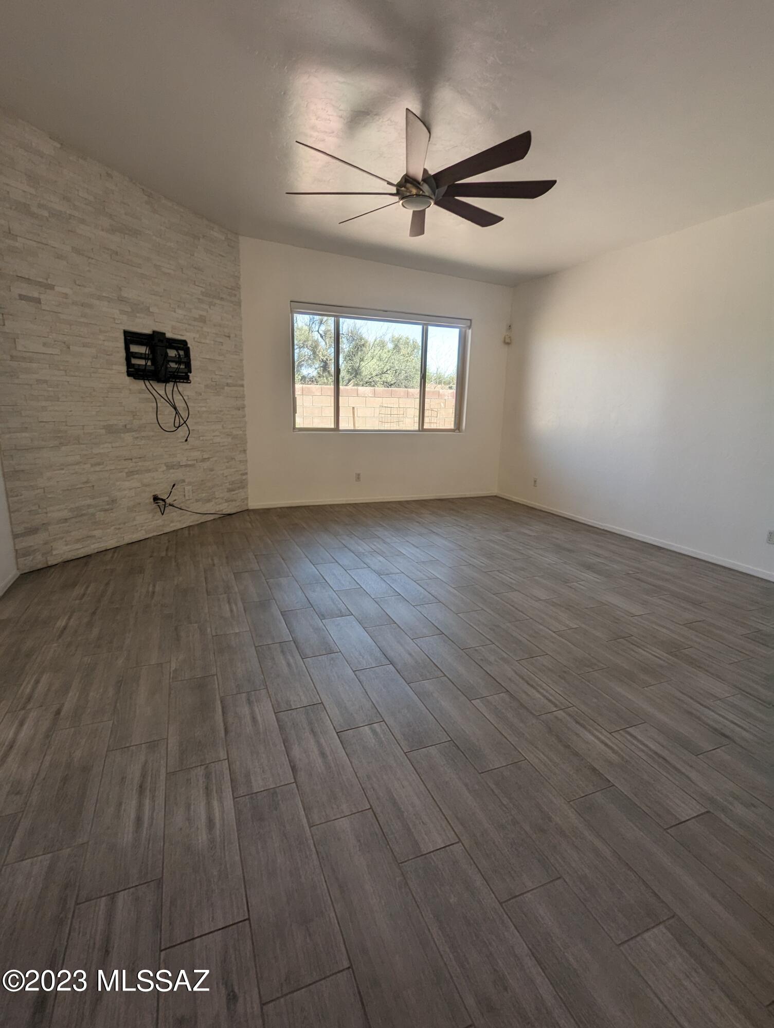 Rancho Esperero (1-343) - Residential Lease
