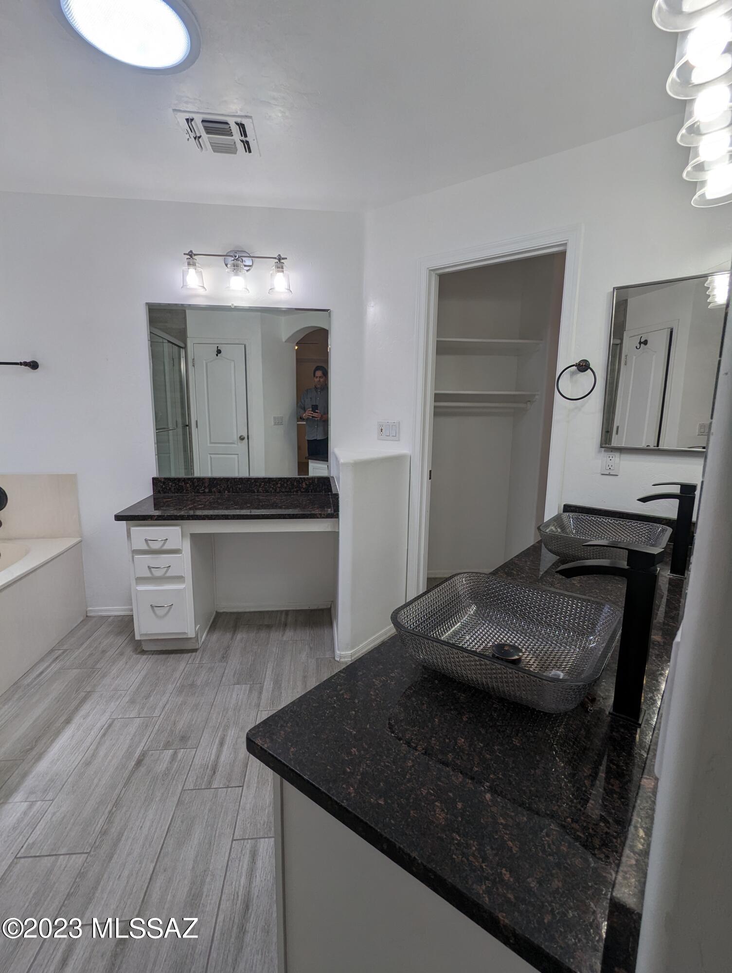 Rancho Esperero (1-343) - Residential Lease