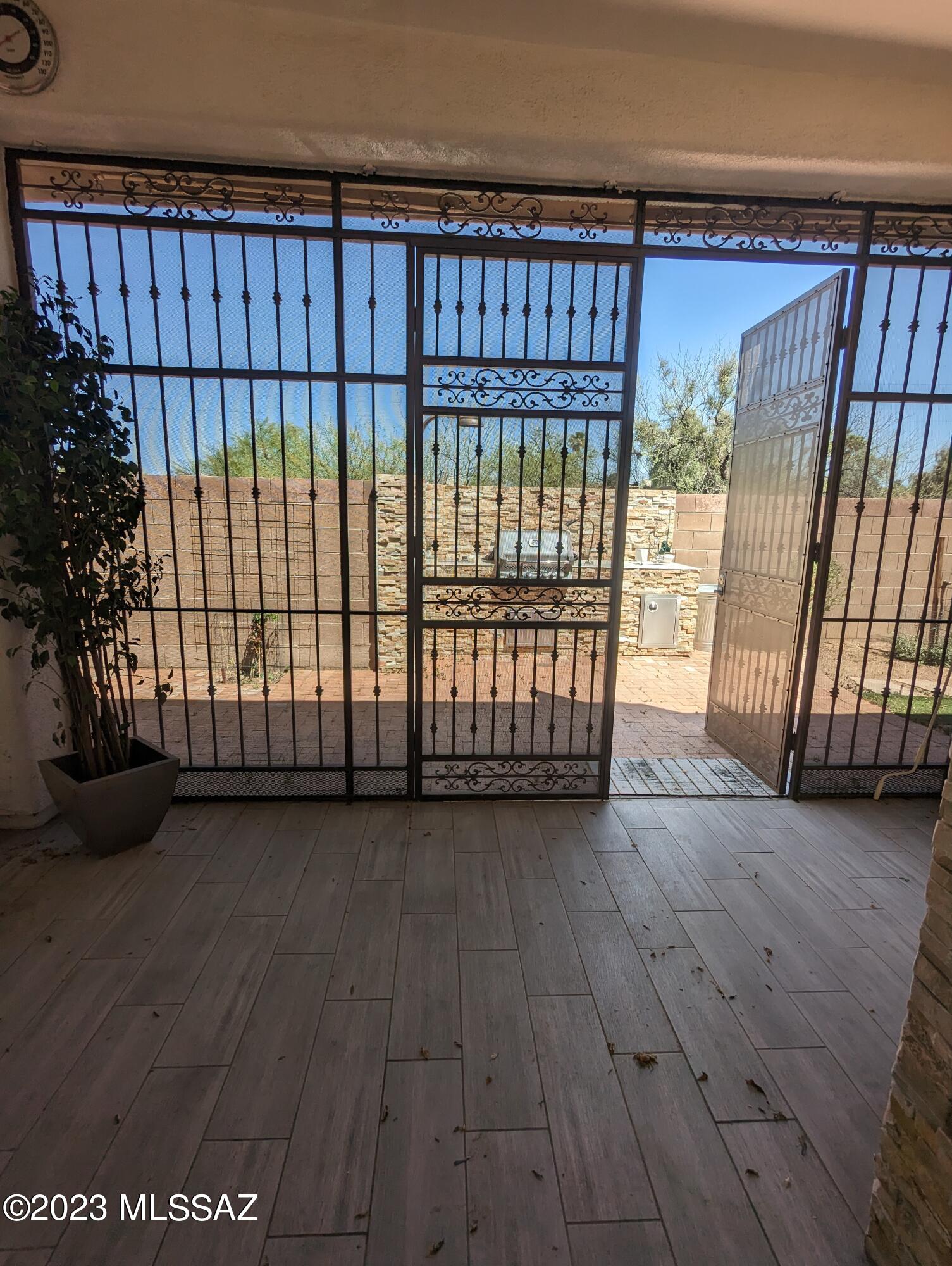 Rancho Esperero (1-343) - Residential Lease