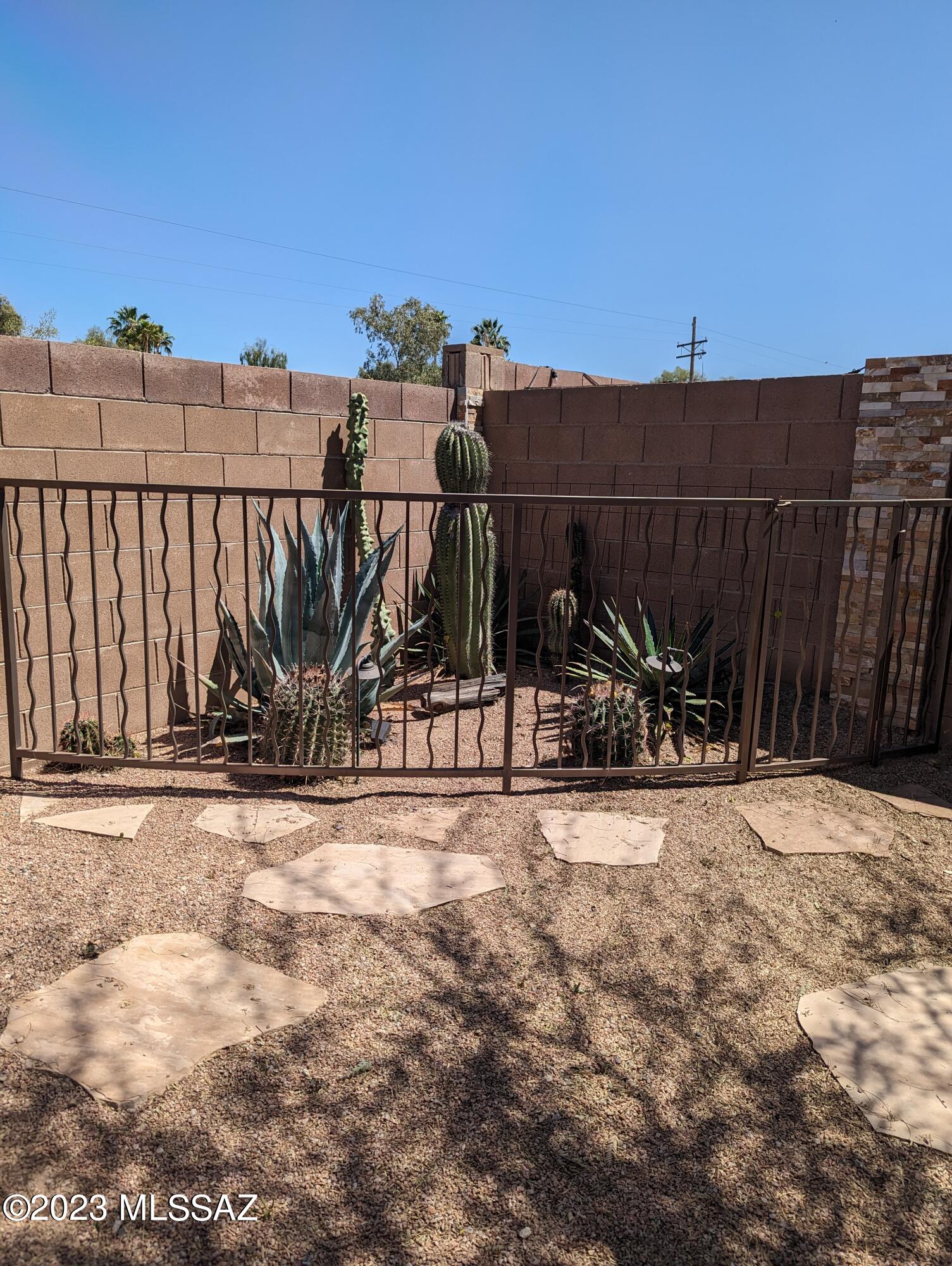 Rancho Esperero (1-343) - Residential Lease