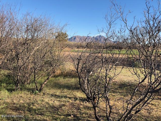 Centrally located between the Tubac Golf Resort and the Village of Tubac, this 1/4 ac lot is in a quiet cul-de-sac.  You can build now or later with the builder of your choice.
Come enjoy the Tubac lifestyle!