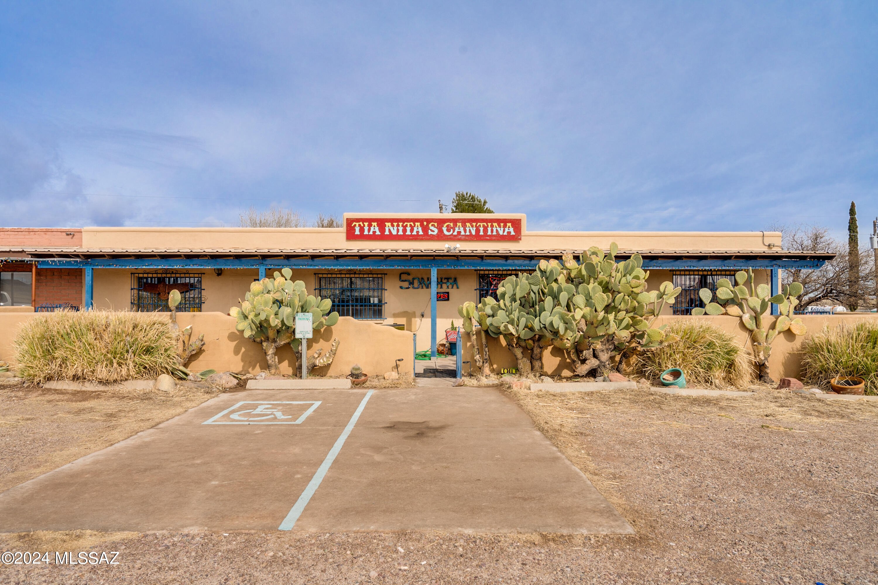 Amazing opportunity to be a part of the growing agricultural tourism town of Sonoita, AZ!
Located at 5,000 feet elevation on Arizona's scenic HWY-83, tourists come from far and wide to experience the unparalleled views, birding, dark skies, and prestigious wineries, breweries, and distilleries. Known as the go-to watering hole for the area and equipped with a full kitchen, wet bar, walk-in coolers, dining area, pool tables, and a stage for entertainment, this opportunity offers everything an aspiring restaurateur/bar owner could need.