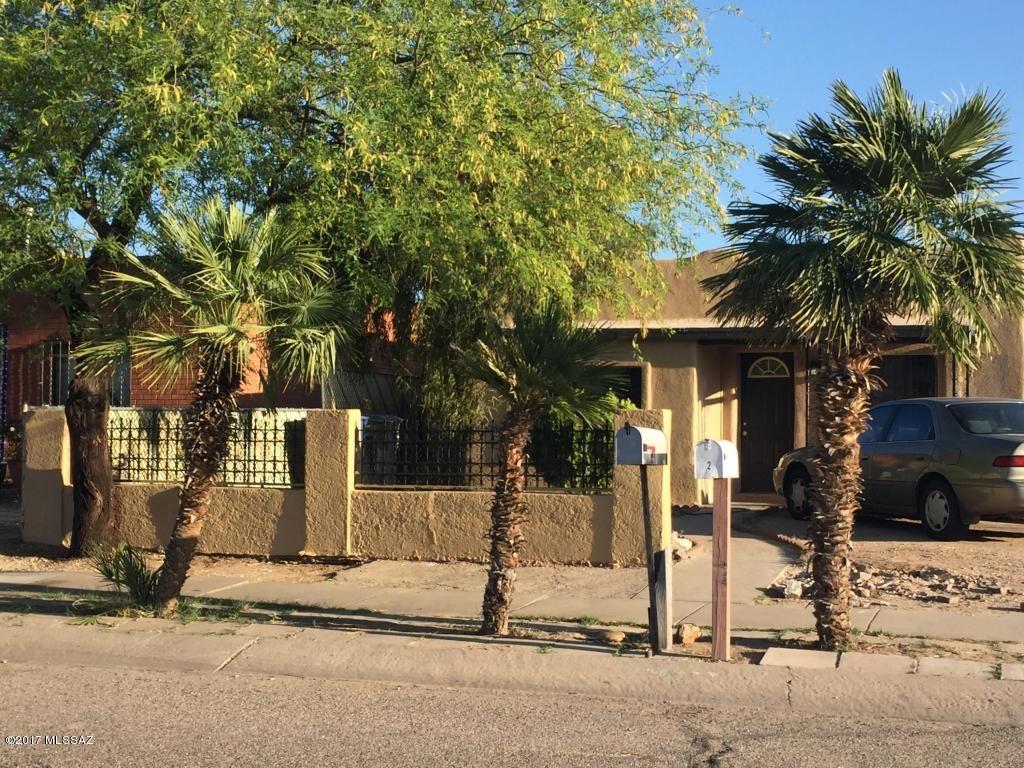 Located in Tucson's historic Hollywood Barrio. Beautiful floor plan, comes with AC and furnace to provide the most comfort during the Arizona extremes throughout the year. Lots of local trendy Tucson favorites nearby! Downtown is a short distance with nearby shopping & a hospital. Great location for anyone wanting to spend their time near the up and coming downtown of Tucson and be close to University action. Call for a showing TODAY! 520-414-4313  
Call 520-414-4313, or email rent@apexaz.com for more information, and to schedule a viewing! Shown by appointment only 

Professionally managed by Apex Team with Keller Williams of Southern Arizona. Designated Broker: Jodi Koch
See more of our Arizona homes available for leasing at www.apexaz.com Rent is $900 a month
plus $80 monthly water, sewer, trash fee.
Owner approved pets are welcomed with $200 deposit ($100 NON-REFUNDABLE) per pet. 

DUE AT SIGNING:
$900 deposit ($350 non-refundable which includes $200 move out cleaning fee, and $150 lease signing fee.) 
PLUS $900 first month rent due at signing.