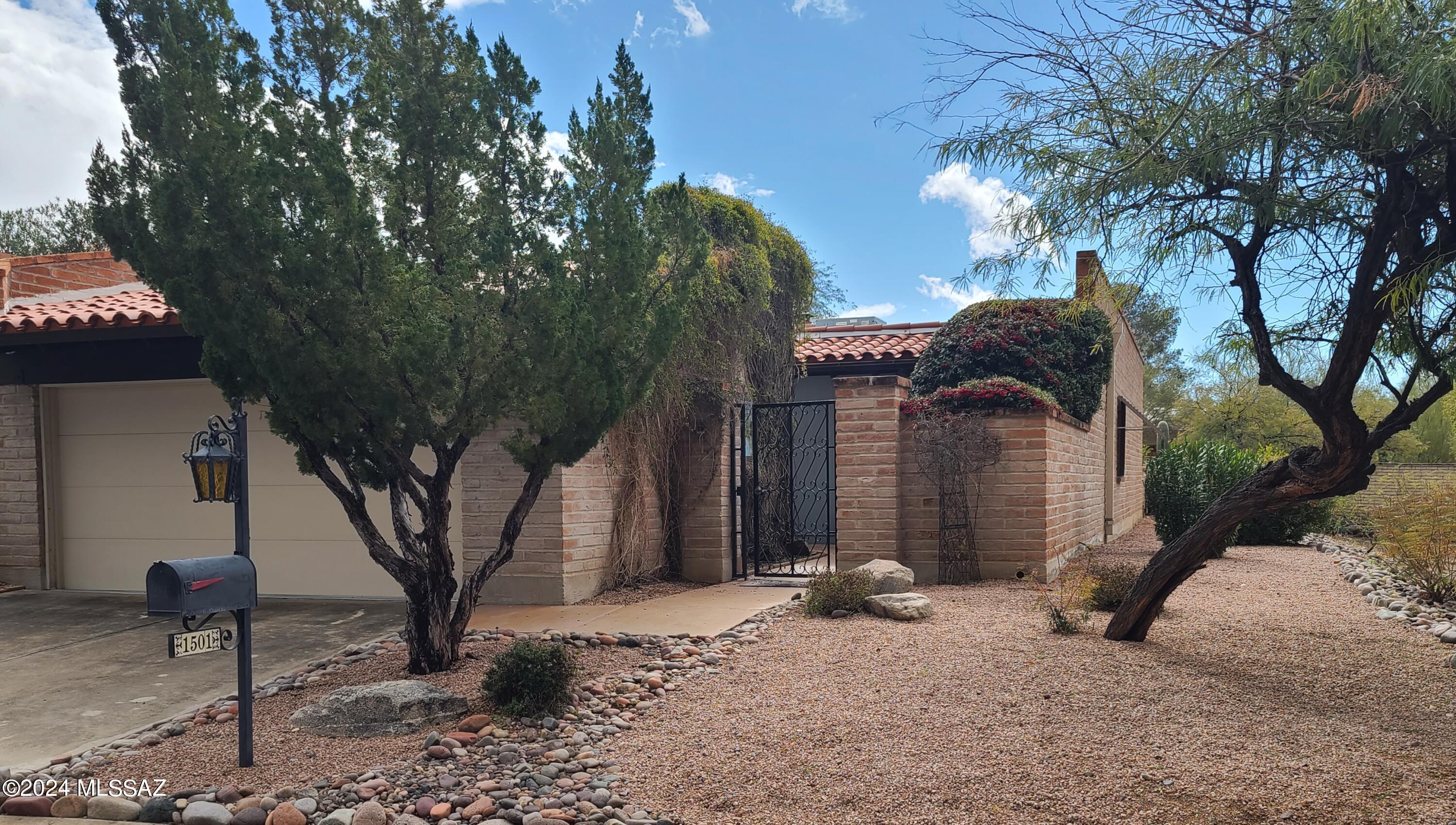 Move in ready Beautiful Townhome cusping on Oro Valley Area.  Great quiet neighborhood. Recently renovated Burnt Adobe 3 br/2 ba. Open Floor plan with Great room and Fireplace. Eat in Kitchen, Laminate and Carpet in the places you'd want them, gated front entry courtyard and Large laundry room with storage cabinets.  Oversize 2 car garage with Storage. Home has both AC and evaporative cooling. A real Gem in this townhome community.