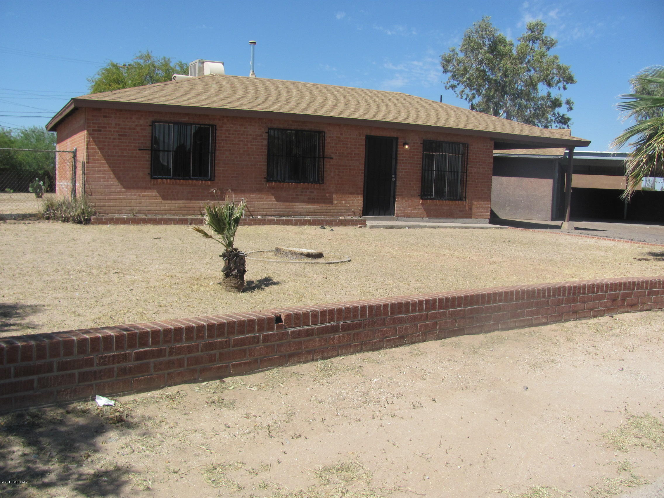 NICE 3 BR BRICK HOME WITH NEW EVAP,ROOF IS APPROX 6 YRS ,NEW PAINT AND CARPET,CERAMIC TILE,SECURITY BARS,3 CAR GARAGE WITH HUGE WORKSHOP AND LARGE SKYLIGHTS. 5 CAR CARPORT FOR ALL THOSE EXTRA TOYS!! LARGE BACKYARD WITH BLOCK WALL.