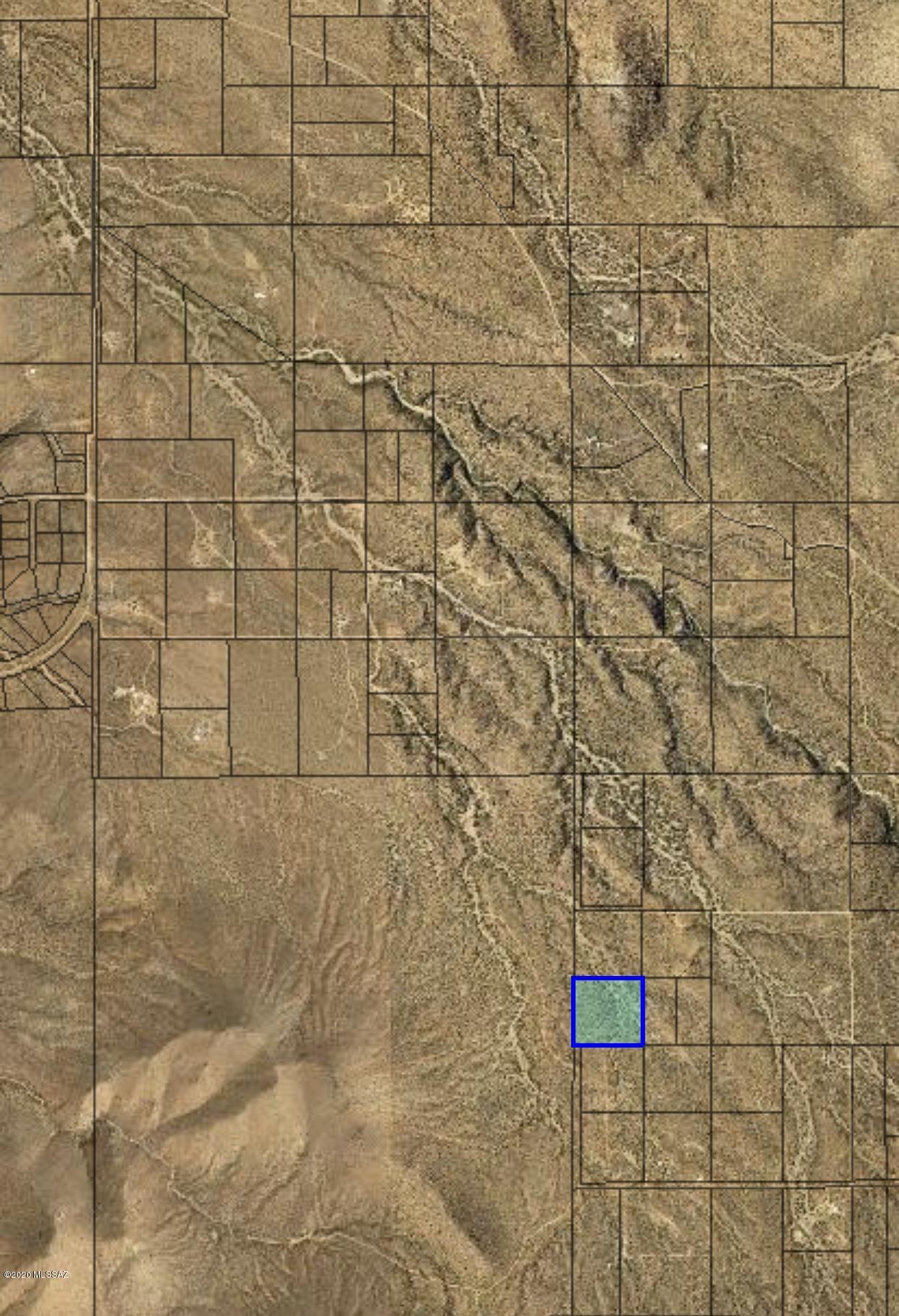 Enjoy the serenity of your own little piece of the American Dream.  Lovely 10 acres to build your dream place, enjoy your horses and toys, grow your own food.  Several flat building lots on the this scenic land that borders State Trust land. Easy access although best NOT to GPS location.  Plenty of wildlife, varied vegetation, great views and untouched.
Corners are marked.