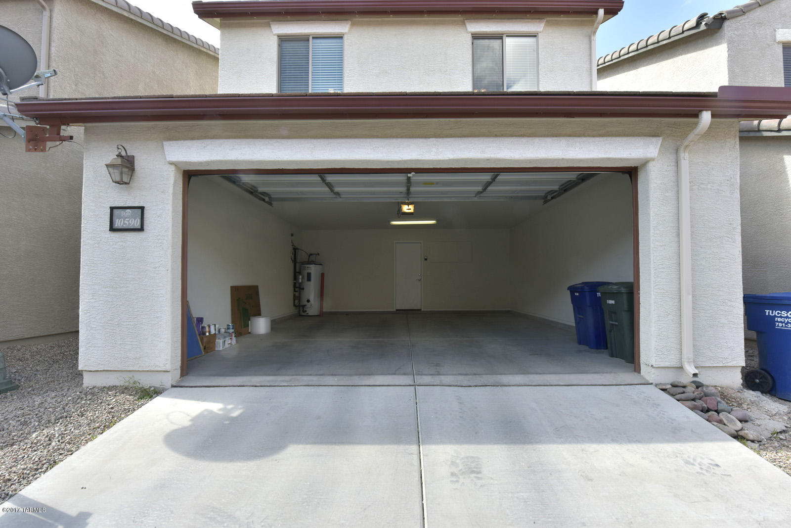 Newer putle built energy efficient home with 3 bedroom 2.5 bathrooms, 2 car garage. Great floor plan with updated kitchen breakfast bar.  Tiled through entire bottom floor!   All bedrooms are upstairs. Large Master-bedroom with walk-in closet.Master-bath has double vanity.  Close to community pool, Jogging path and volleyball.  This home is very well cared!  Hurry it won't last!!