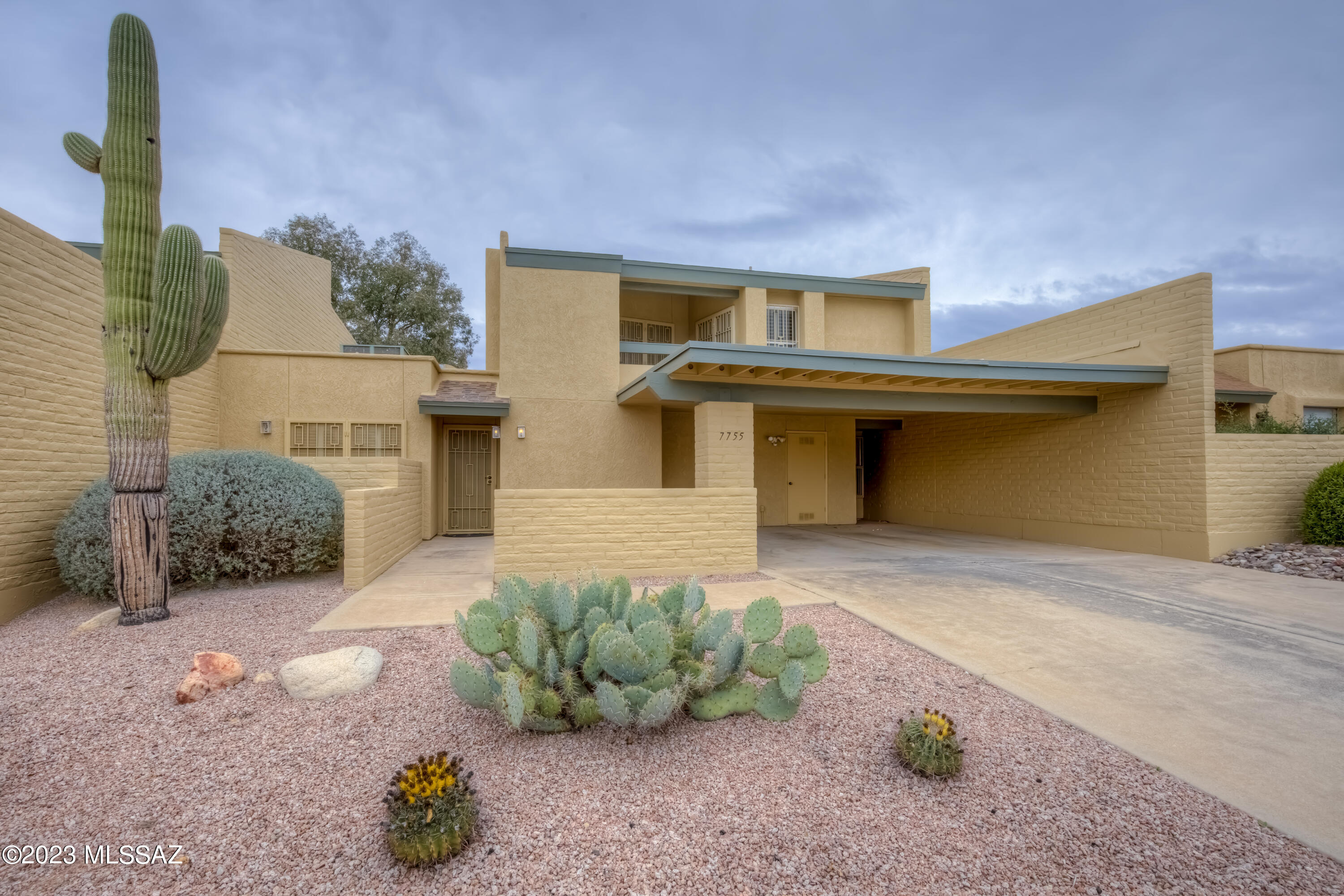 Range Pricing. Seller to accept/counter offers $290,000-$320,000. Rare 3-bdrm, 2-bath townhome in popular eastside location. Bright, open floor plan, mountain views, vaulted ceilings, plantation shutters, custom security bars, separate dining area & eat-in kitchen w/access to enclosed front patio. Tile throughout main floor. Floor to ceiling wood-burning fireplace.  Oversized master with custom walk-in closet; loft with built in shelving, overlooks great room & has access to balcony. All appliances stay. Enclosed, back patio is ready for your personal touches.  HOA fee includes 2 pools, 2 tennis/pickle ball courts, exterior building maintenance, front yard landscaping. City-maintained streets. Convenient to shopping, restaurants & bus.