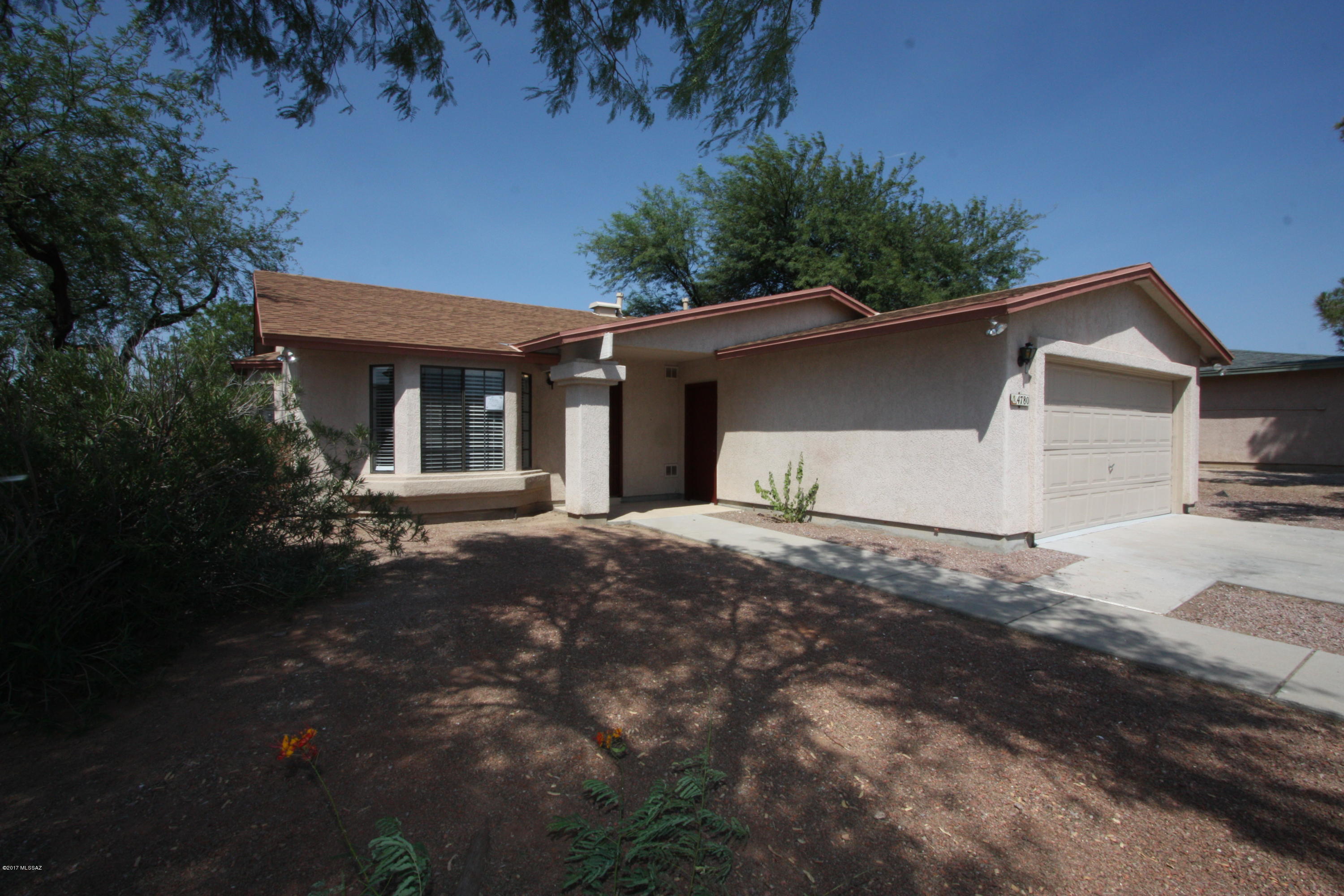 Move in ready home with a split floor plan, bay windows, and walk in closet. Open kitchen with stainless steel appliances. Contemporary easy care flooring and two-tone custom paint make this cozy home a must see! Community pool, close to I-10, schools and shopping. Agent Owned.