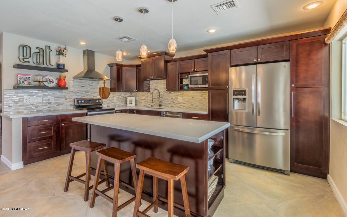 2015 REMODEL. OPEN FLOOR PLAN. CORNER LOT. MOUNTAIN VIEWS. SPARKLING POOL. Great Northeast location, split bedroom plan, oversized 20'' neutral tile, brand new carpet in guest rooms, bamboo flooring in master bedroom. Chef's Kitchen with lots of cabinets for storage, quartz counters & sink, stainless steel appliances, & large island opens to living & dining area, perfect to watch the kids or entertain while you cook. Master bath has dual sinks, marble countertop, designer glass tile backsplash to ceiling, heated floors, over-sized shower with rainfall shower head and body spray system for an at-home spa experience. Beautiful high-end finishes throughout. Must See.

Water softener conveys as-is, Seller has never used. 

Buyer to verify all facts & figures, including those listed in MLS. Energy Efficient features of this home include high performance Low-E windows & doors, exterior rhino shield long lasting ceramic elastomeric wall coating, dual flush toilets, master bath is gray water-ready. 

Chef's Kitchen features under cabinet lighting, soft-close cabinets and brushed nickel drawer pulls.

New automatic garage door opener.  Pool re-plastered in 2011, pool pump replaced approx. 2015.

Vista Del Rio Residents Association is voluntary to join for $45 per year. Association activities include Porch Fest, Winter Hay Rides, Yard Sales and Summer Social to name a few! https://vistadelriora.wordpress.com