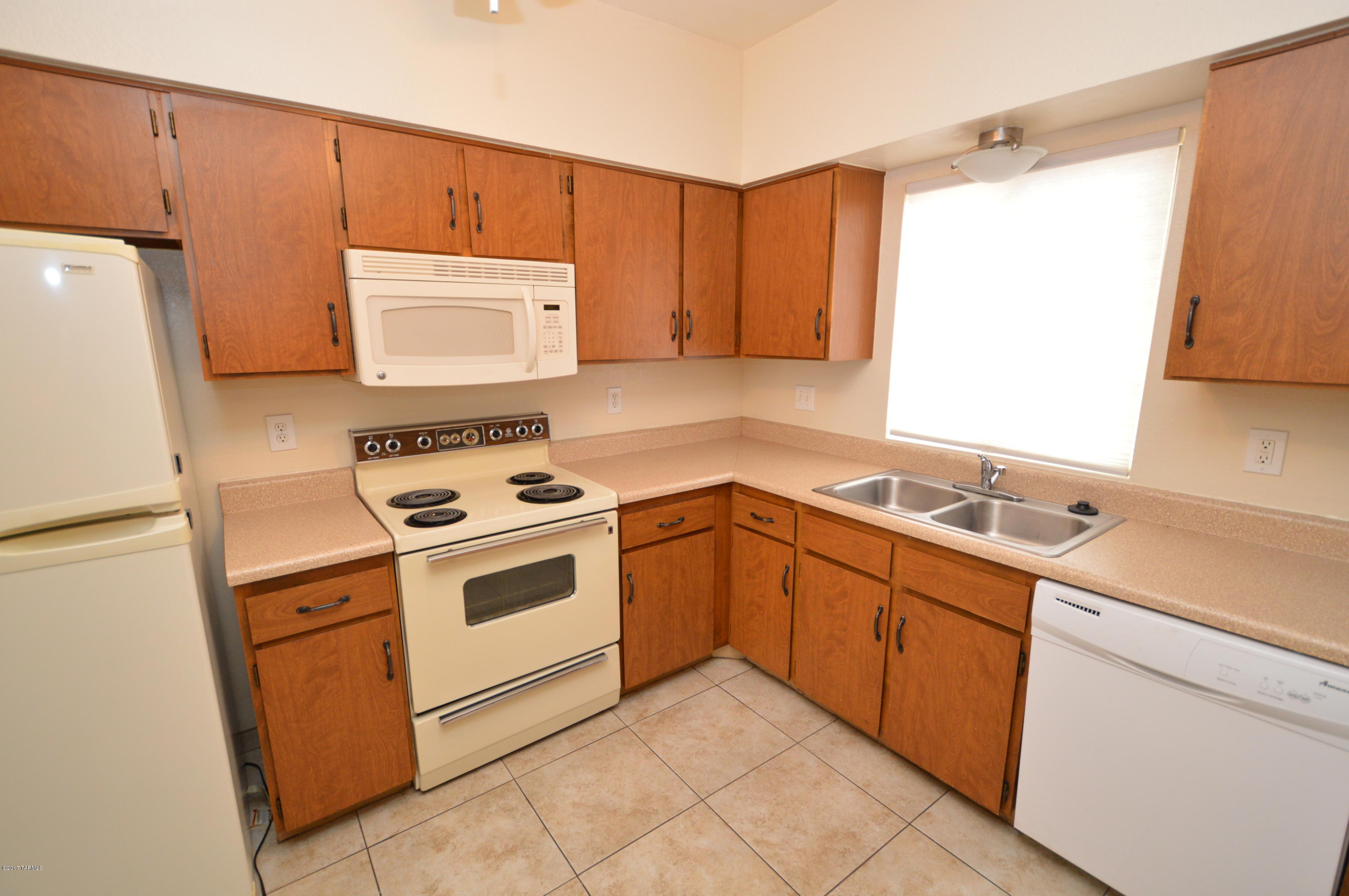 Pantano Park Townhouses - Residential Lease