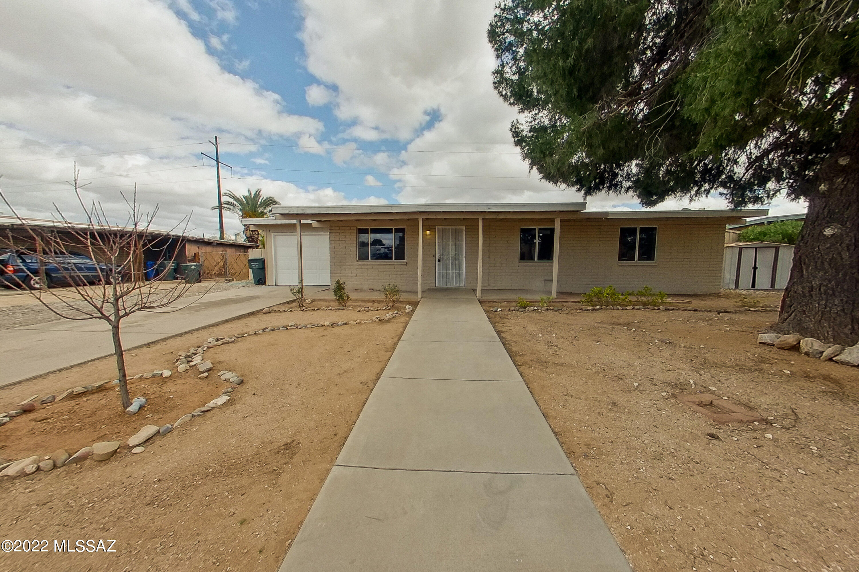 Great 3 bedroom 2 bath eastside home in mature neighborhood. This home has been freshly painted inside and out! The kitchen features new stainless steel double oven and dishwasher as well as new granite countertops. Off the back of the house is an added bonus room perfect for a large dining area or office. Sparkling pool in the backyard and no neighbors behind. The best part, no HOA! Great location close to tons of shopping, dining and schools.