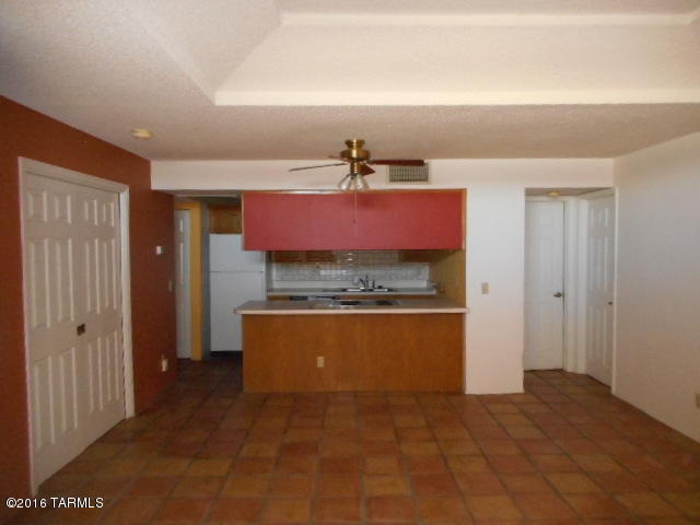 Twelve Hundred River Rd Condos - Residential