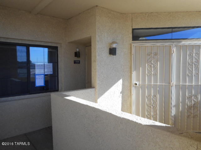 Twelve Hundred River Rd Condos - Residential