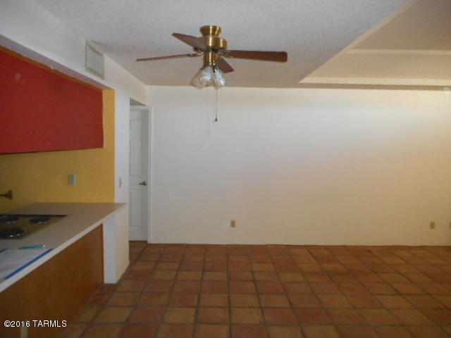 Twelve Hundred River Rd Condos - Residential