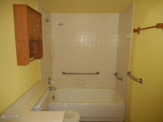 Twelve Hundred River Rd Condos - Residential