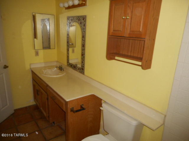 Twelve Hundred River Rd Condos - Residential