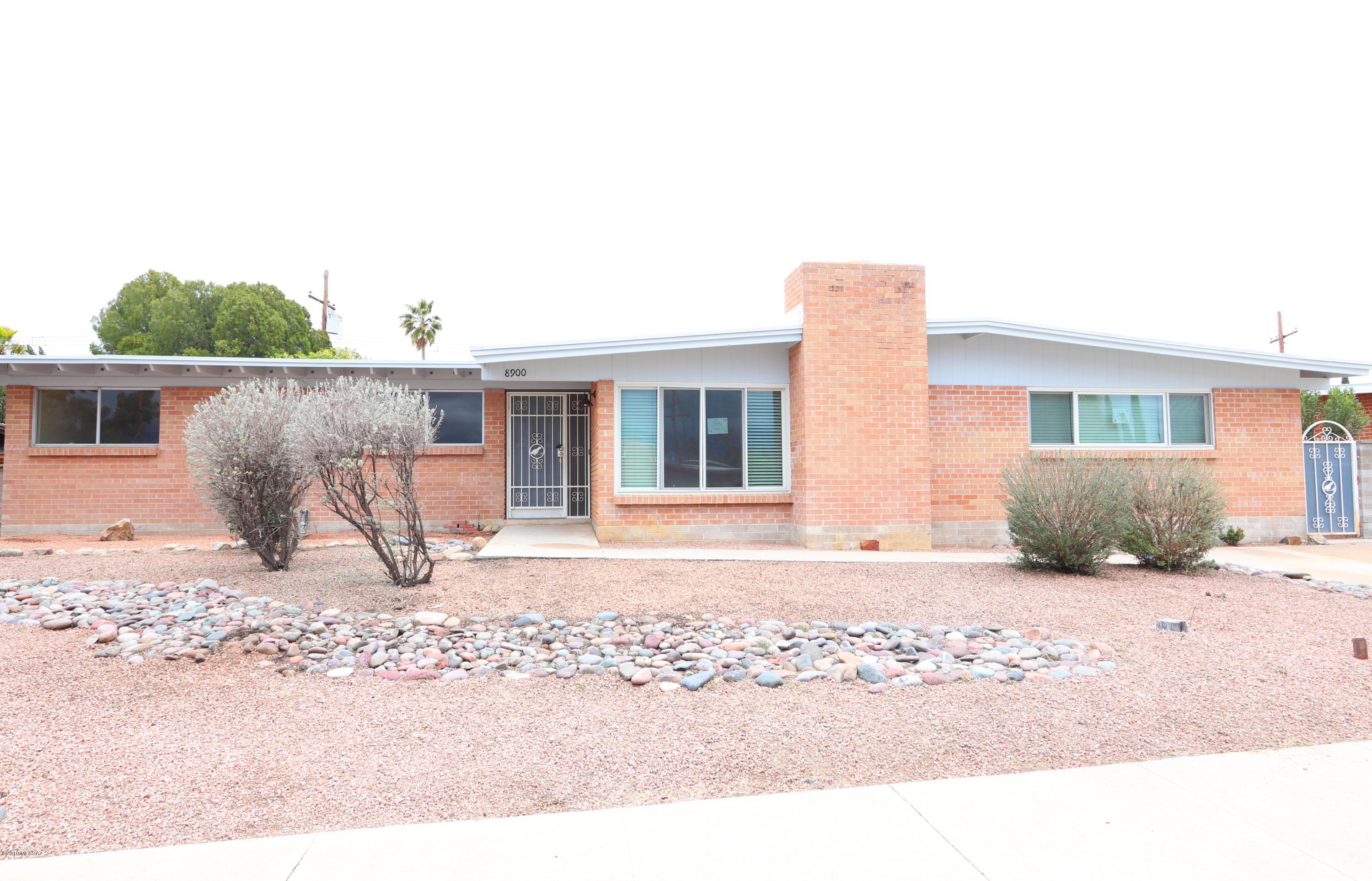 Beautiful Eastside home with spacious 4 bedrooms with 2.5 baths.  Solid ranch home situated on a large lot.  Plush carpet, 2 tone interior paint, stainless steel appliances and fresh exterior paint.  Great curb appeal!  Enjoy the mature fruit trees and vegetation out back, covered patio and relaxing fireplace.  A must see!