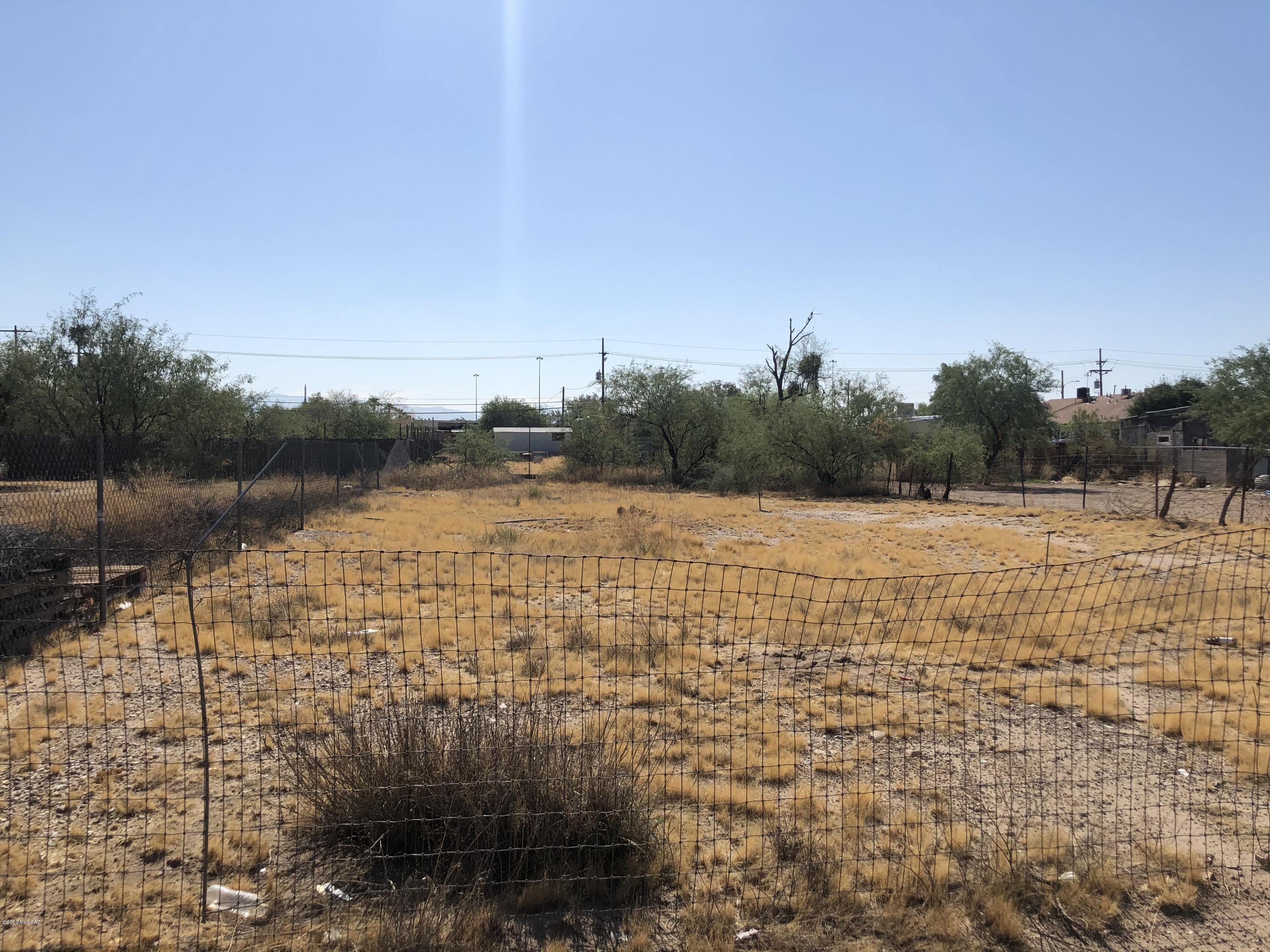 Walk to the Mercado District via the LOOP! Across from Barrio Kroeger's Park and the Santa Cruz River Path, this is a great lot close to all of the action of Downtown Tucson. Barrio Kroeger is a rural-feeling neighborhood full of eclectic homes. Build your own interesting home here and be near to Downtown at great price.  Go see it today!