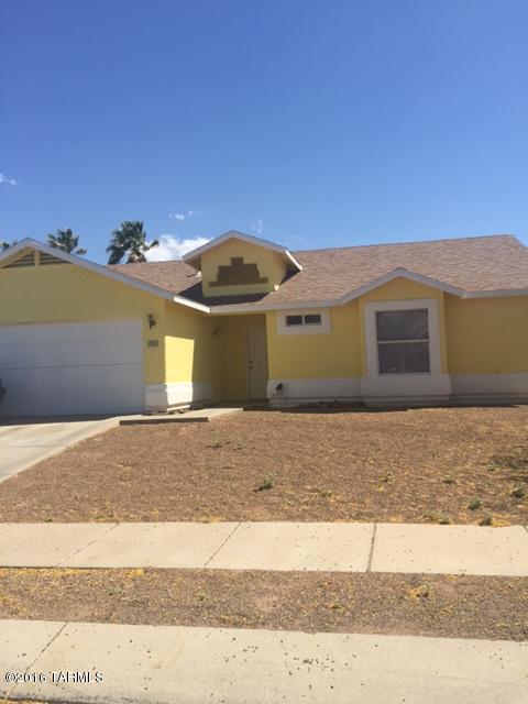 Fantastic 3 bedroom home is move in ready! This beautiful house has high vaulted ceilings and is freshly painted. House has been recently remodeled with new carpet and tile and roof is only 2 years old! Relax and enjoy your own 8 jet tub in your master bedroom. Both bathrooms have been completely remodeled to look like they are out of a five star resort. This beautiful home has been well taken care of, since it has been owned and lived in by the same owners since it was first built! Enjoy the beautiful Mountain views from the back yard underneath the covered patio that goes along the whole house. Come see for yourself why this should be your new home!