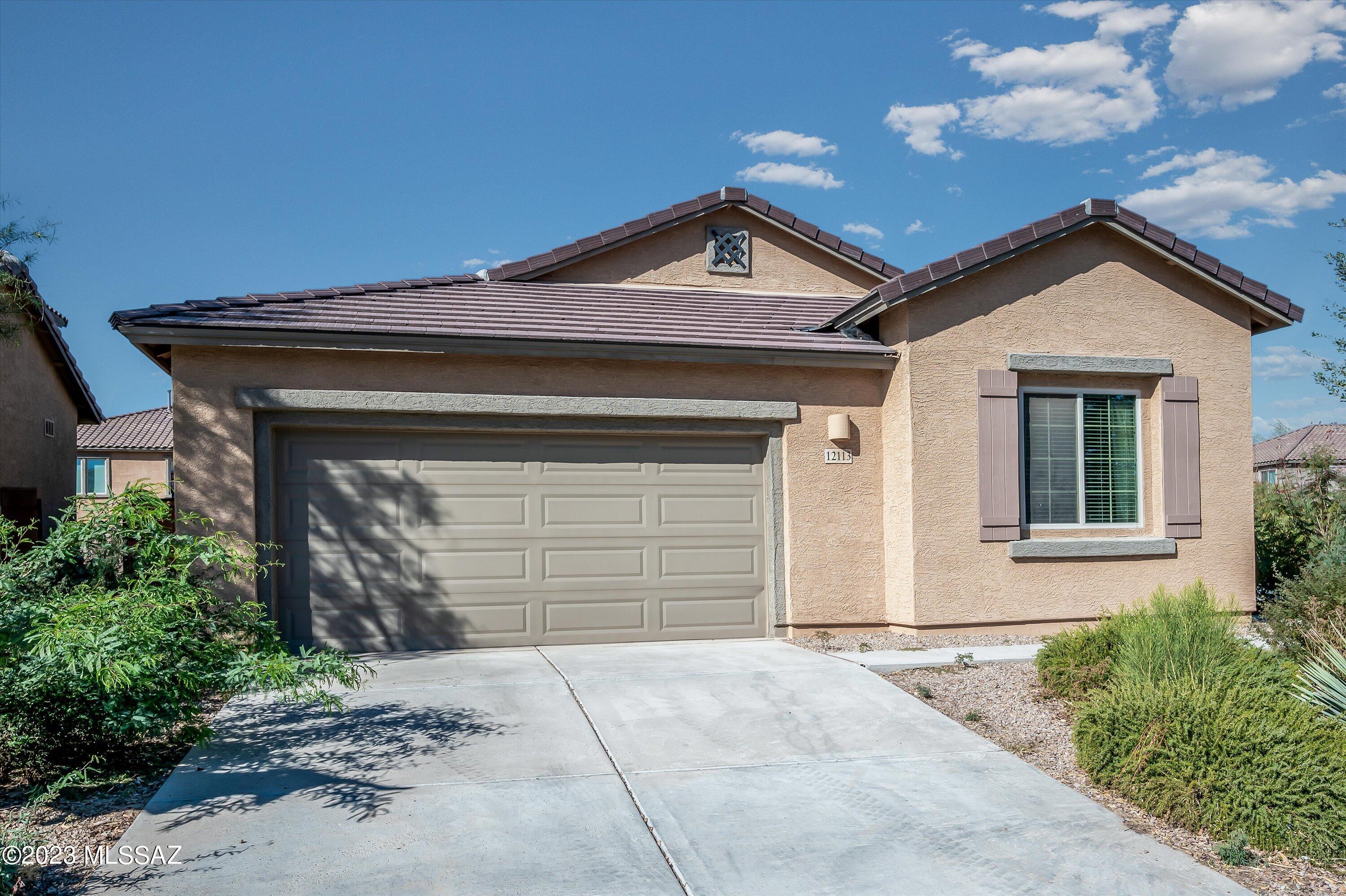Beautiful 3 bedroom home in master planned community with easy access to I-10.  Kitchen boasts large island, upgraded cabinets, walk-in pantry, double ovens and gas cooktop.  Ceiling fans throughout, original handcrafted stained glass in dining area windows, master bath offers walk-in shower with dual showerheads.  On corner lot with landscaped backyard.