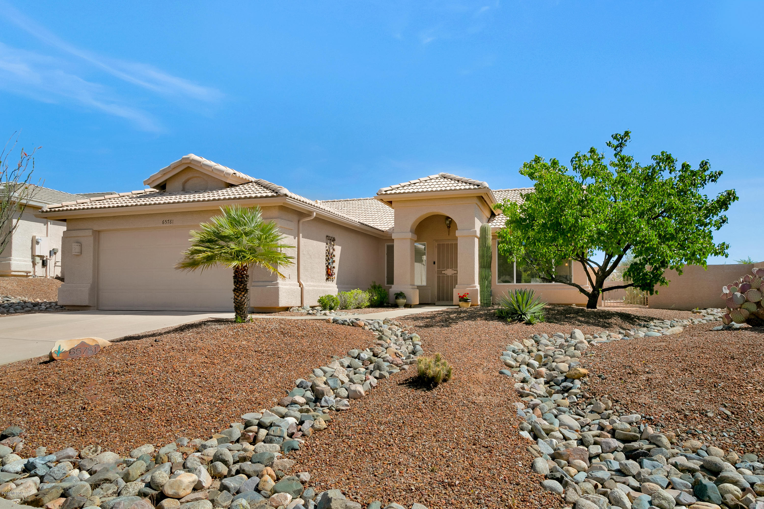 We are proud to offer this 1,600 SF Diego with private backyard and Catalina Mountain Views. 2 bedrooms and 2 full baths, ceramic tiles floors.  Kitchen has granite counter tops and stainless appliances. Covered Patio with Gated Yard & Mountain Views perfect for entertaining. Just the place to relax and enjoy life.  SaddleBrooke is premier 40 plus Active Adult community offering 63 holes of golf, 6 pools, 5 lovely restaurants, pickle ball, tennis and 100's of clubs for your enjoyment.