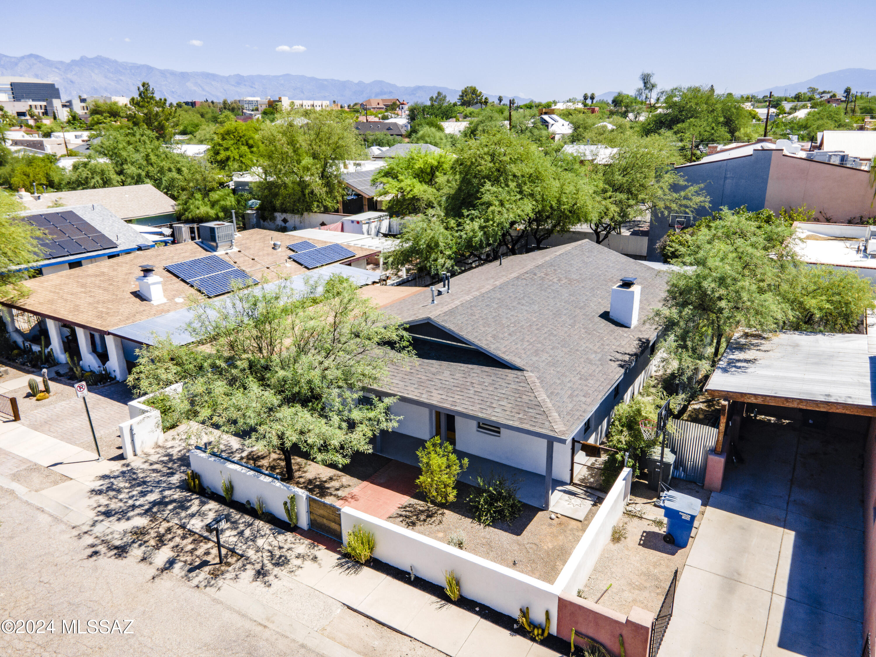 Aztecas (1-9) - Residential