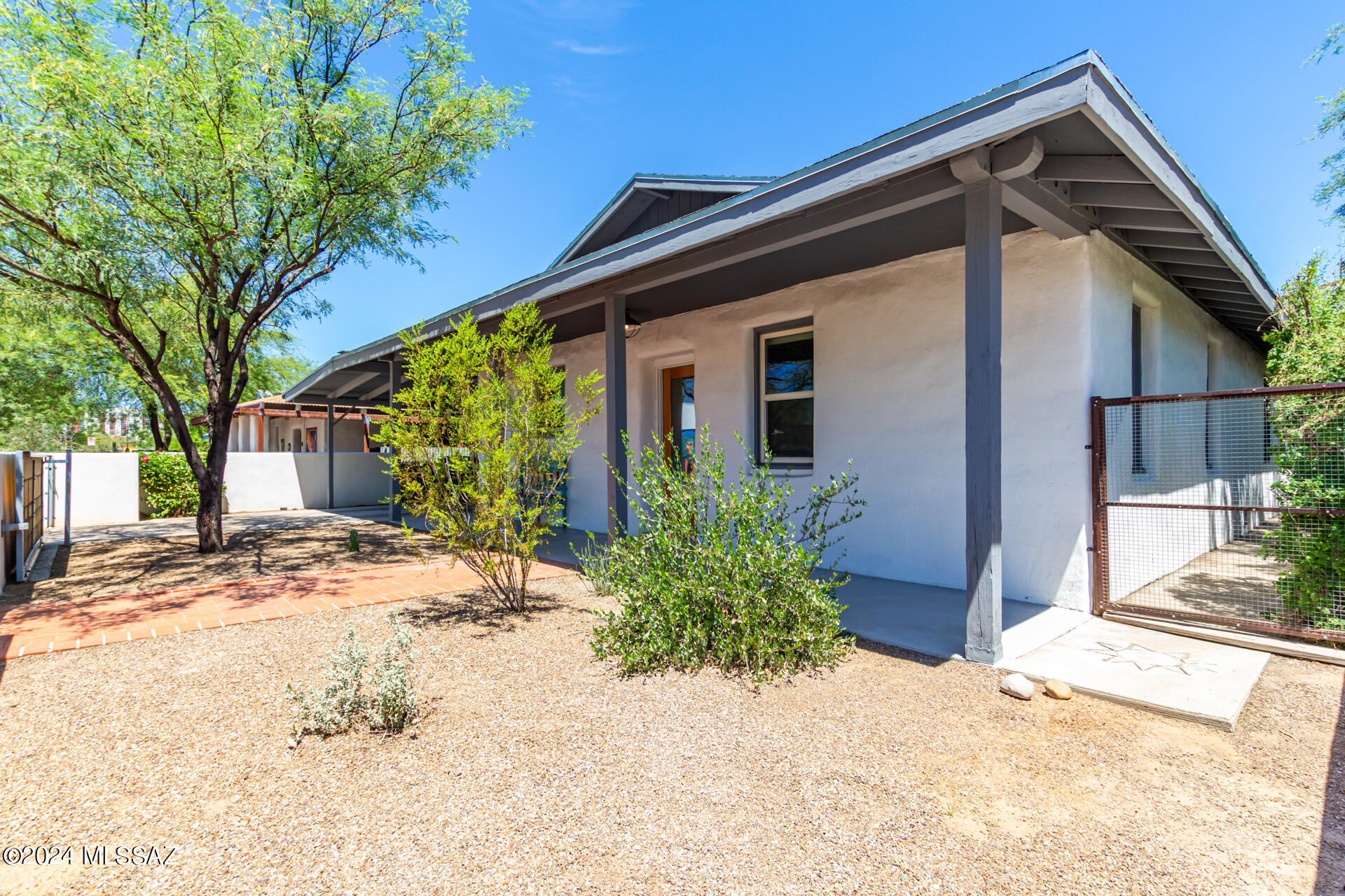 Aztecas (1-9) - Residential