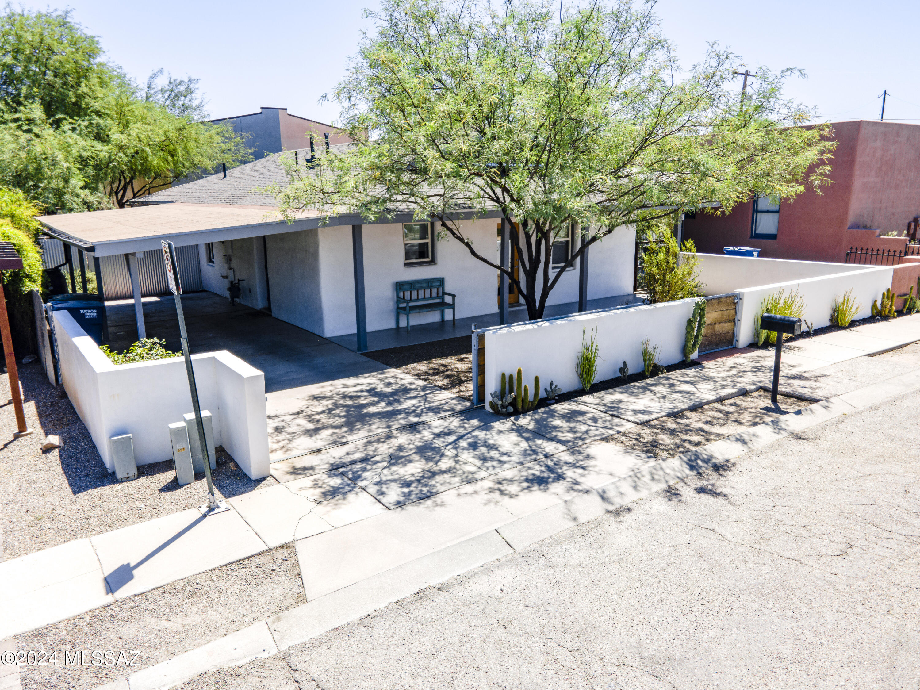 Aztecas (1-9) - Residential