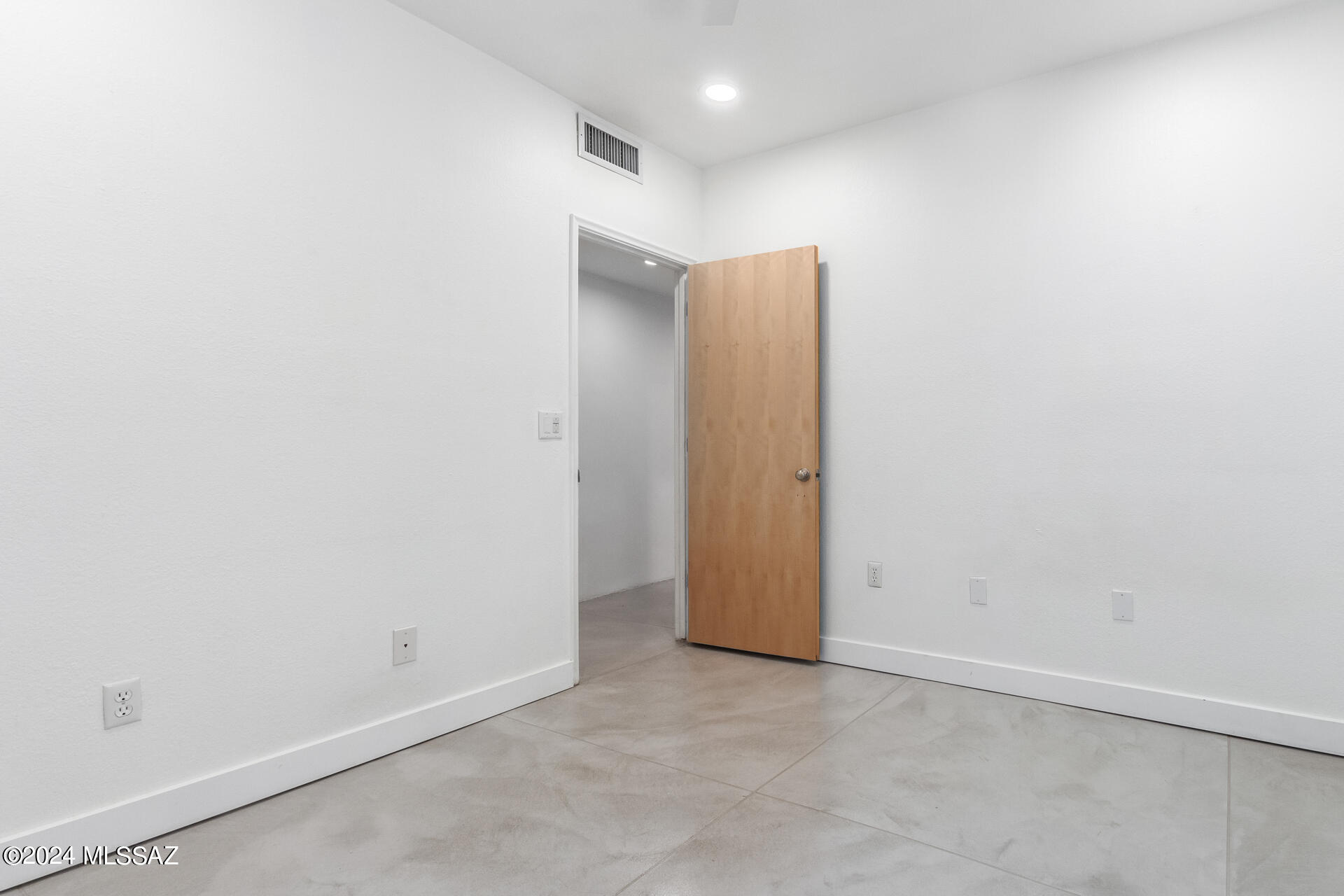 Aztecas (1-9) - Residential