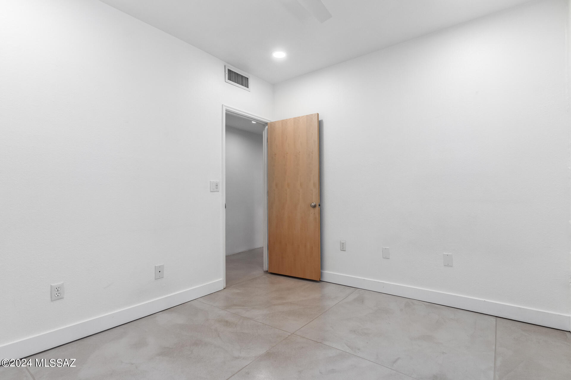Aztecas (1-9) - Residential