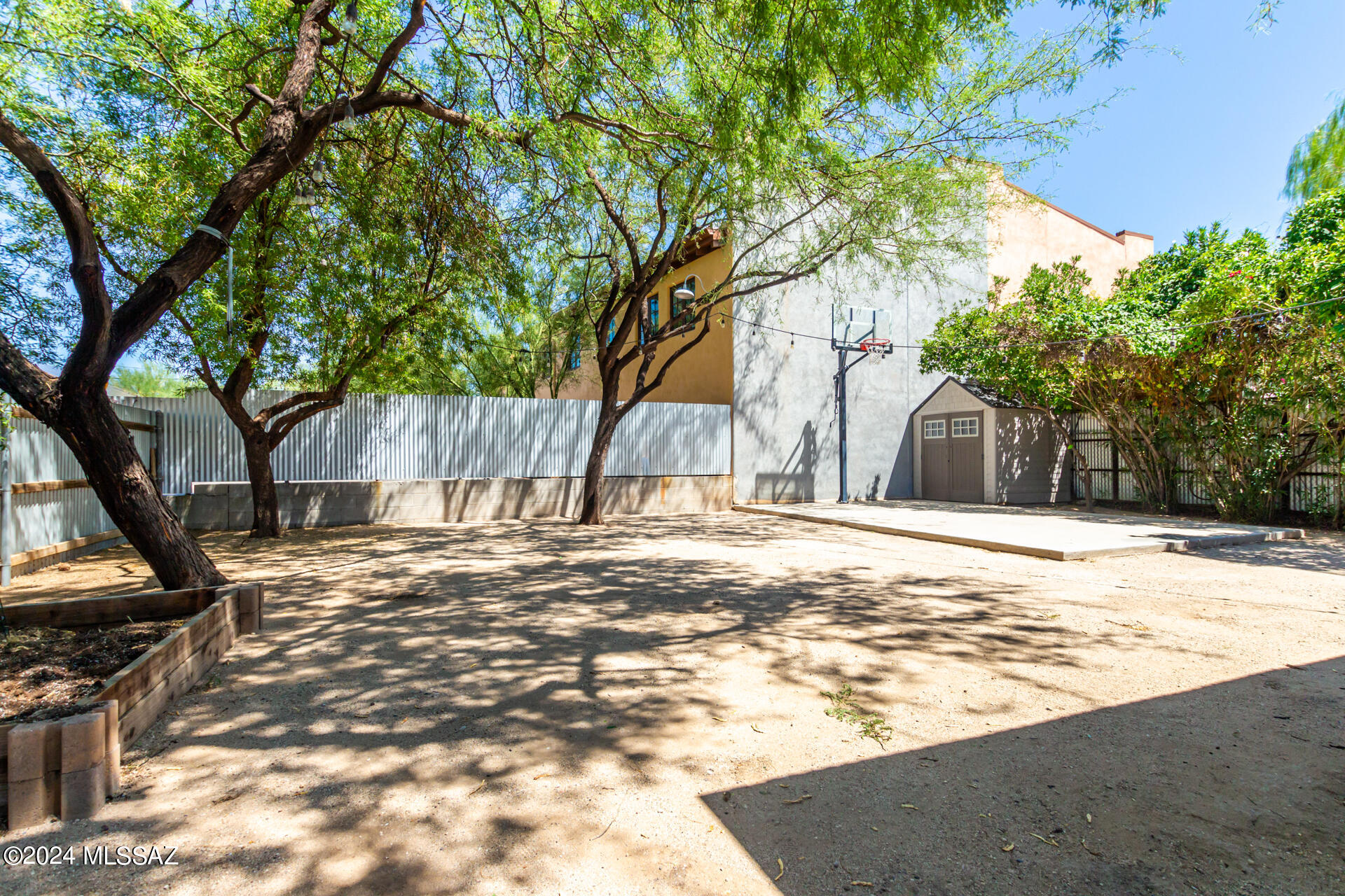Aztecas (1-9) - Residential