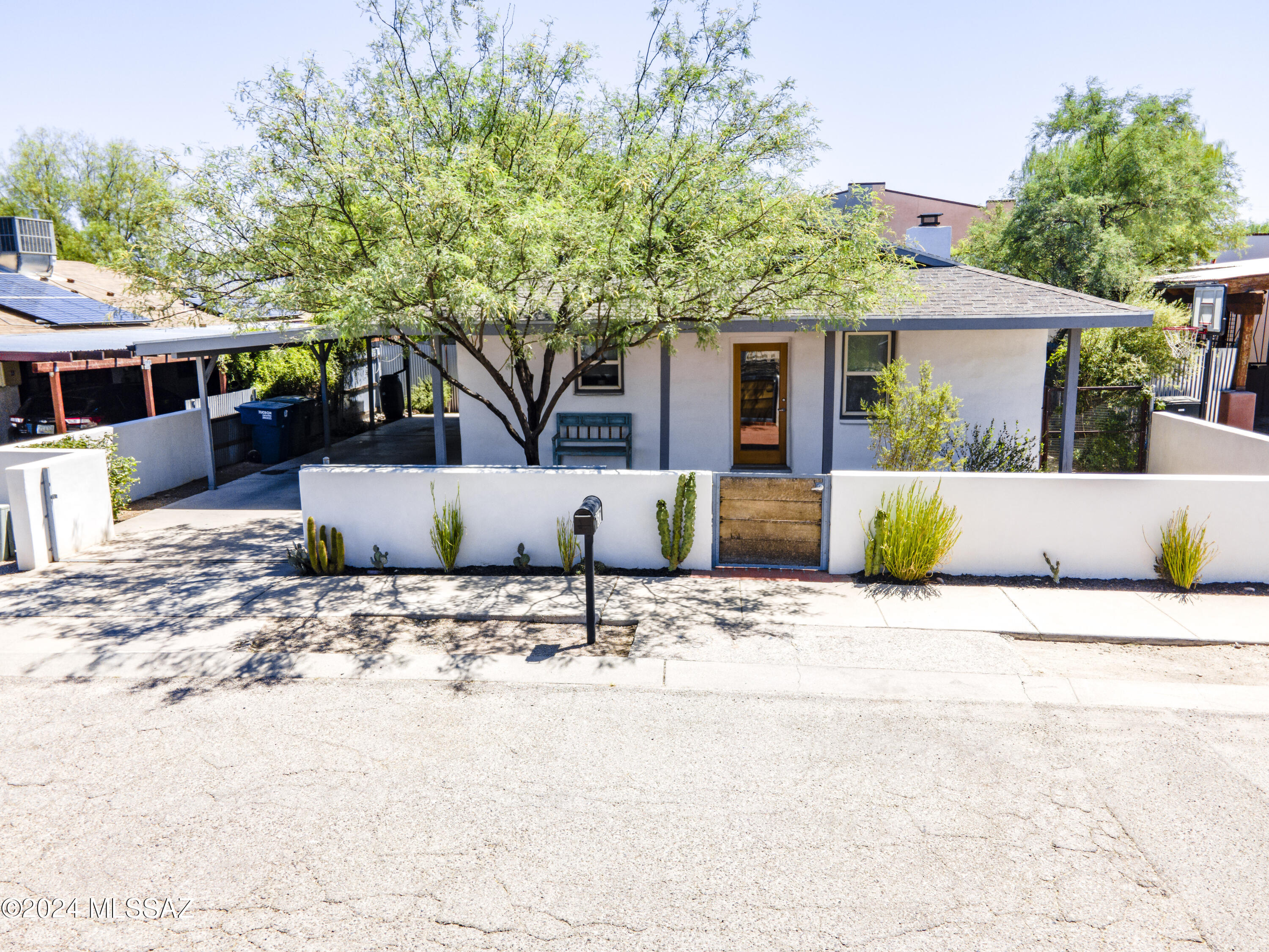 Aztecas (1-9) - Residential