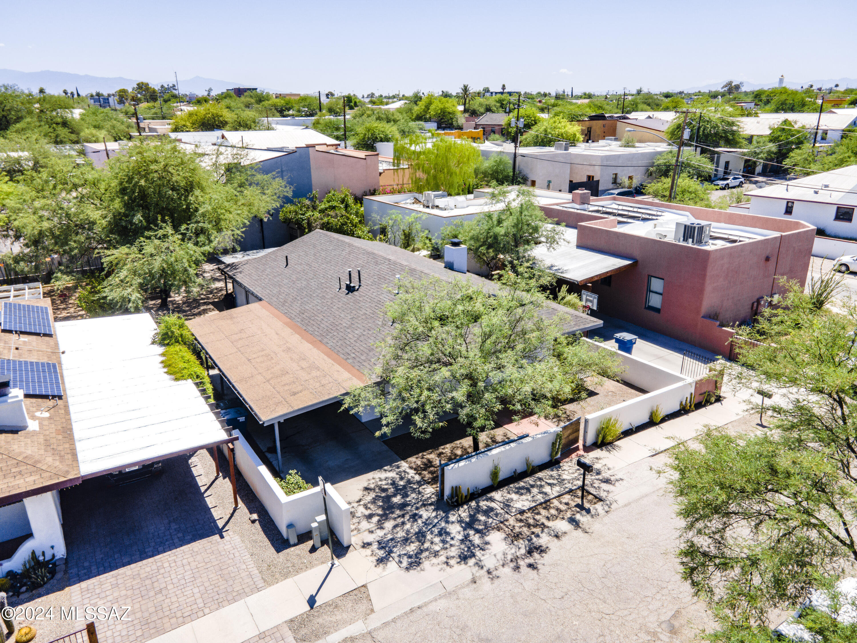 Aztecas (1-9) - Residential