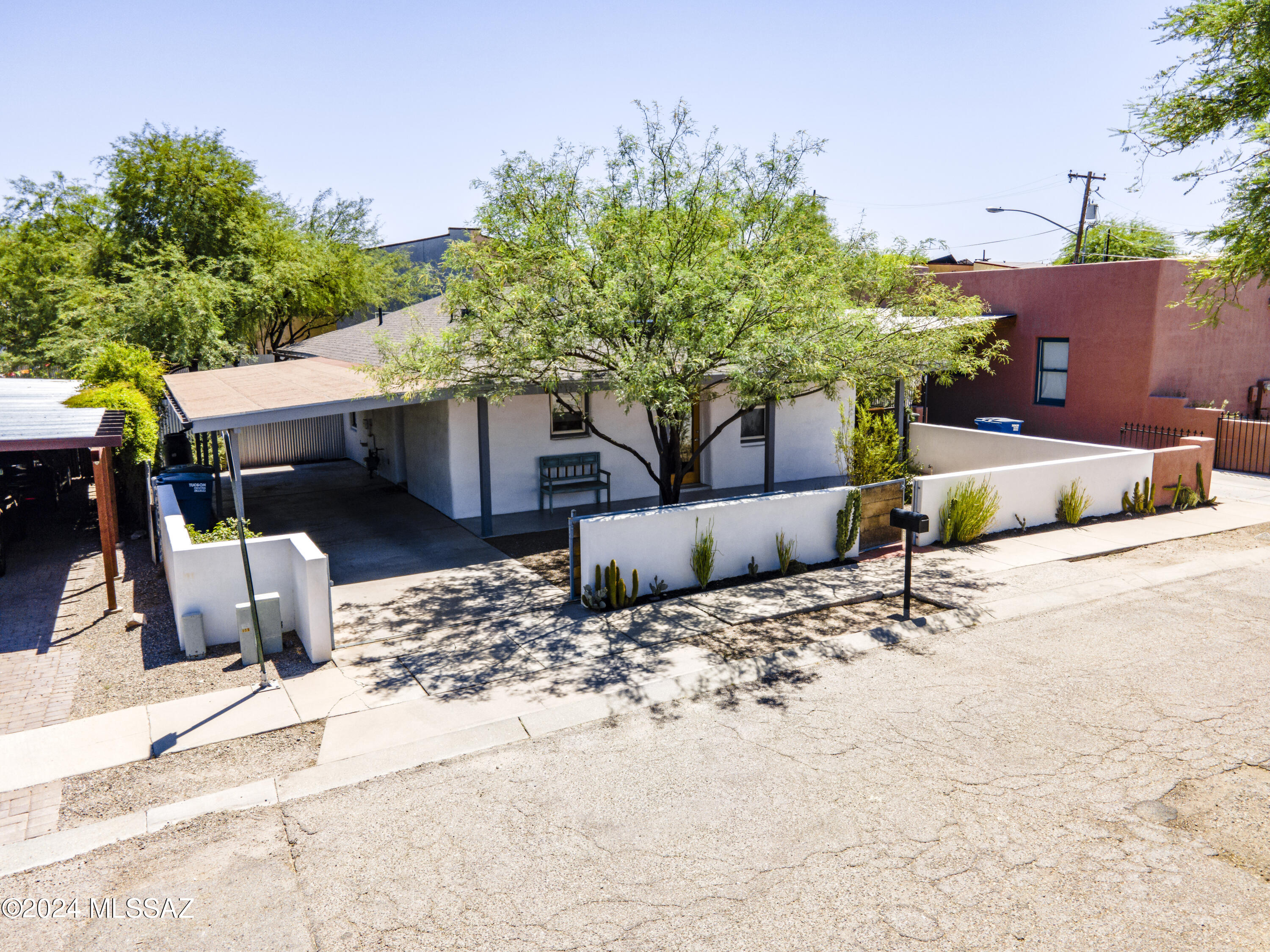 Aztecas (1-9) - Residential