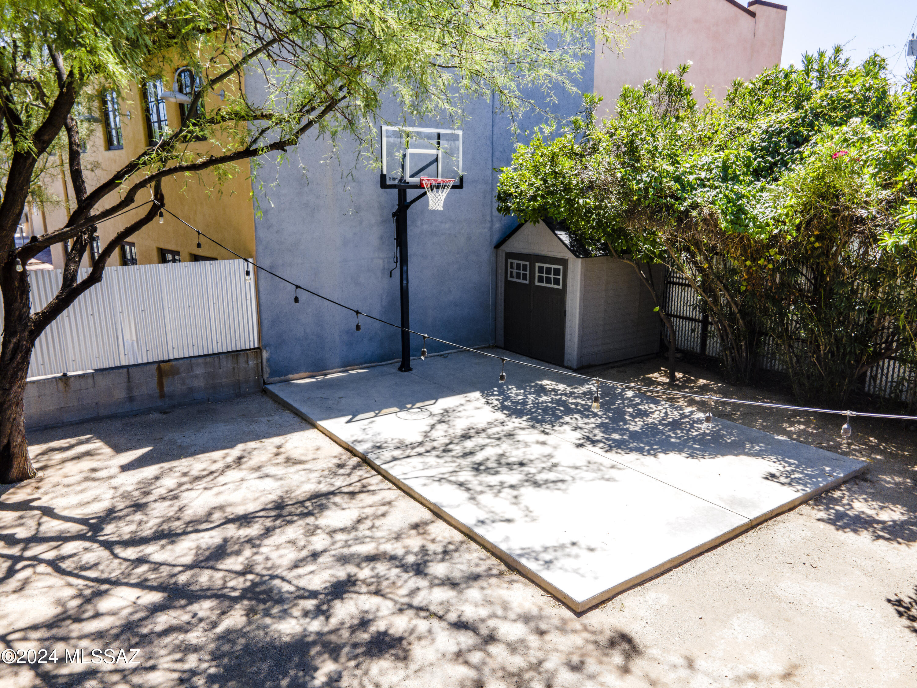 Aztecas (1-9) - Residential