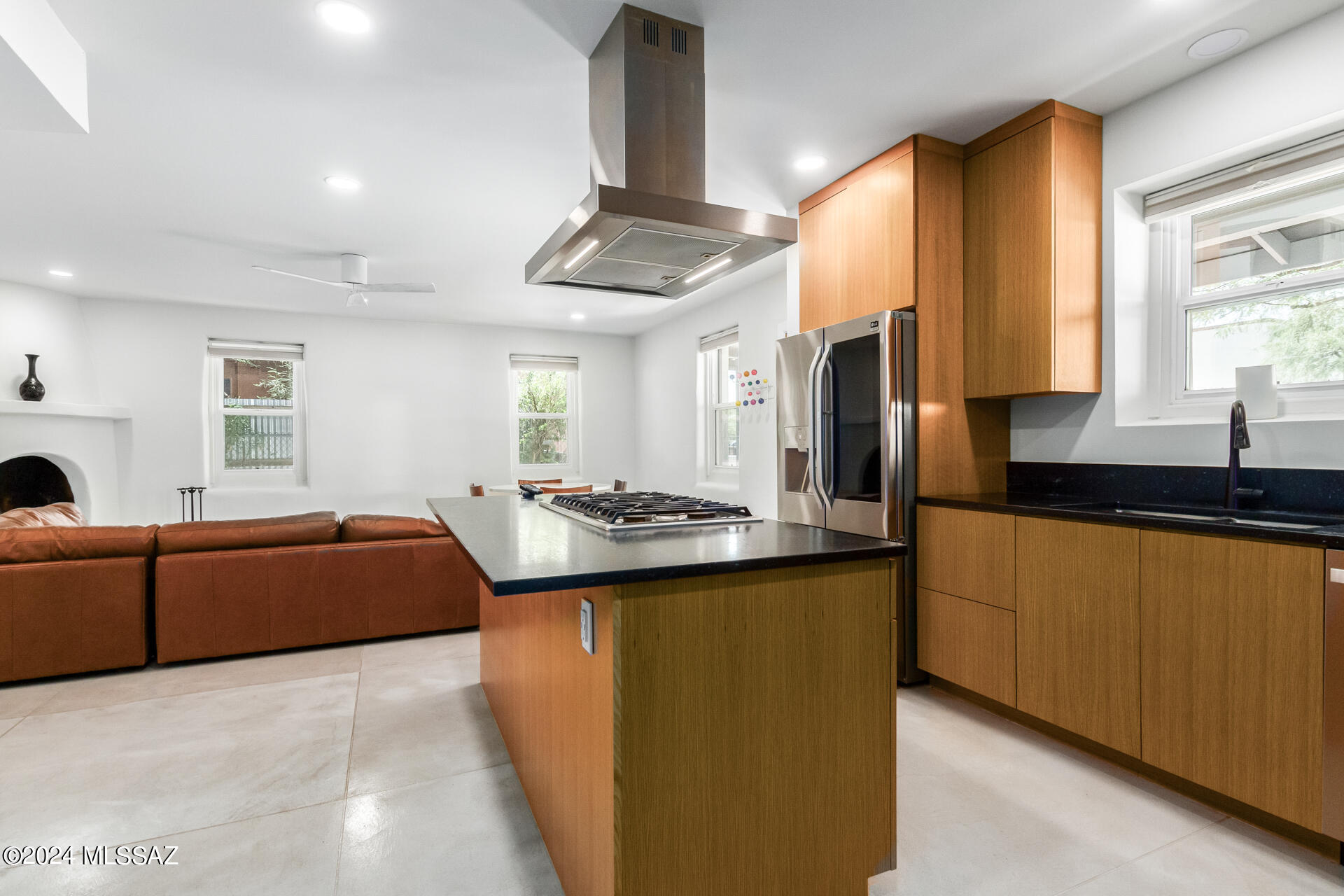 Aztecas (1-9) - Residential