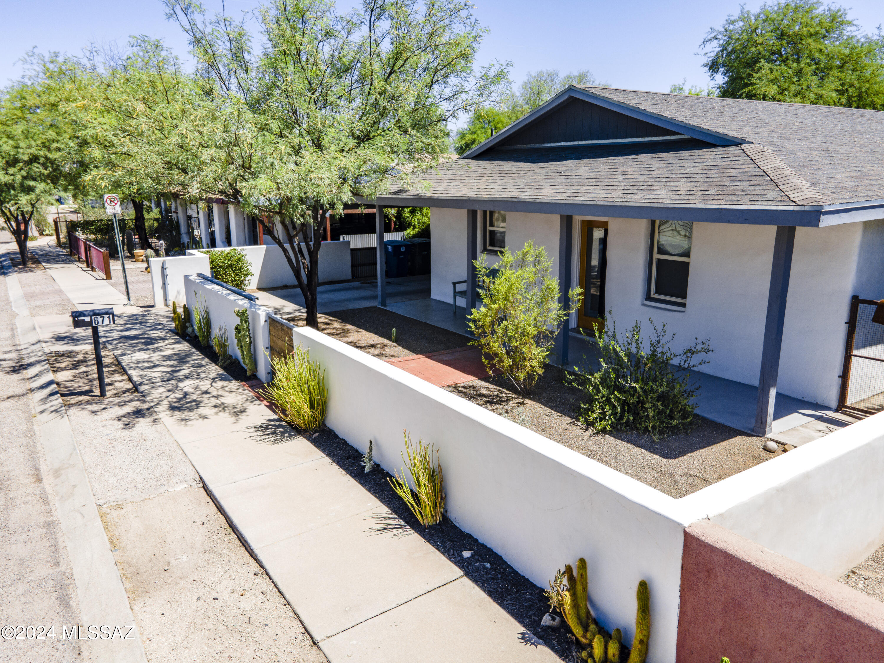 Aztecas (1-9) - Residential