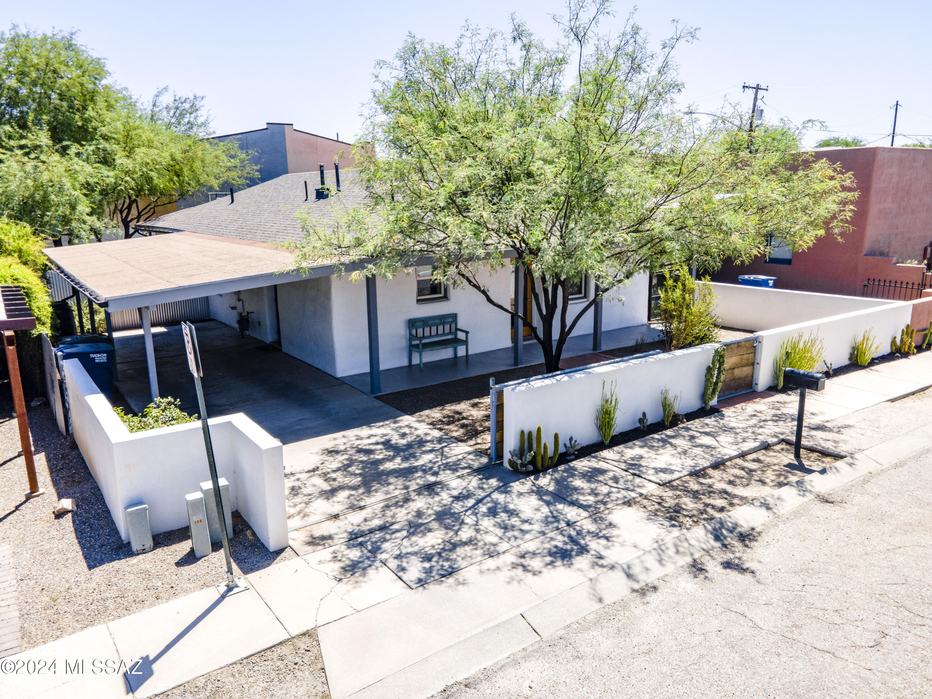 Aztecas (1-9) - Residential
