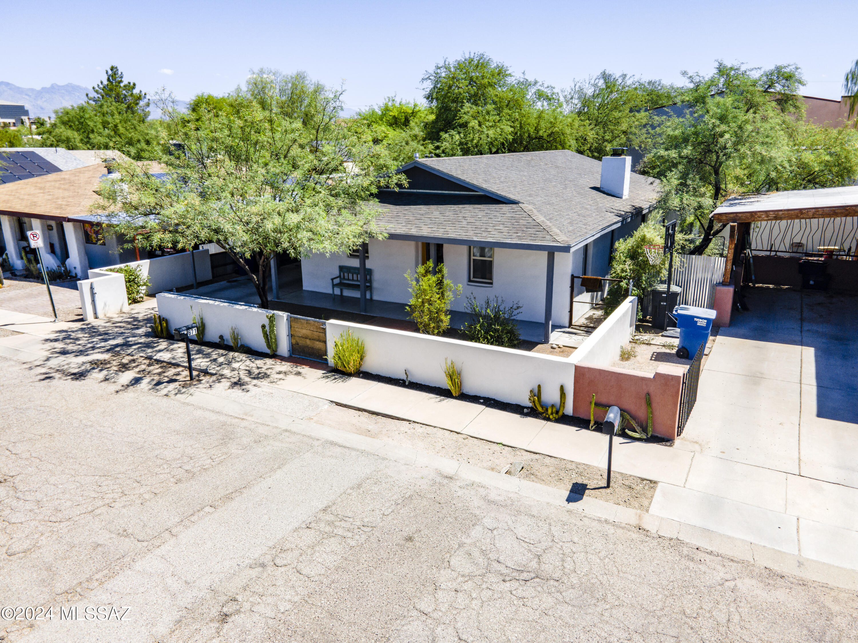 Aztecas (1-9) - Residential