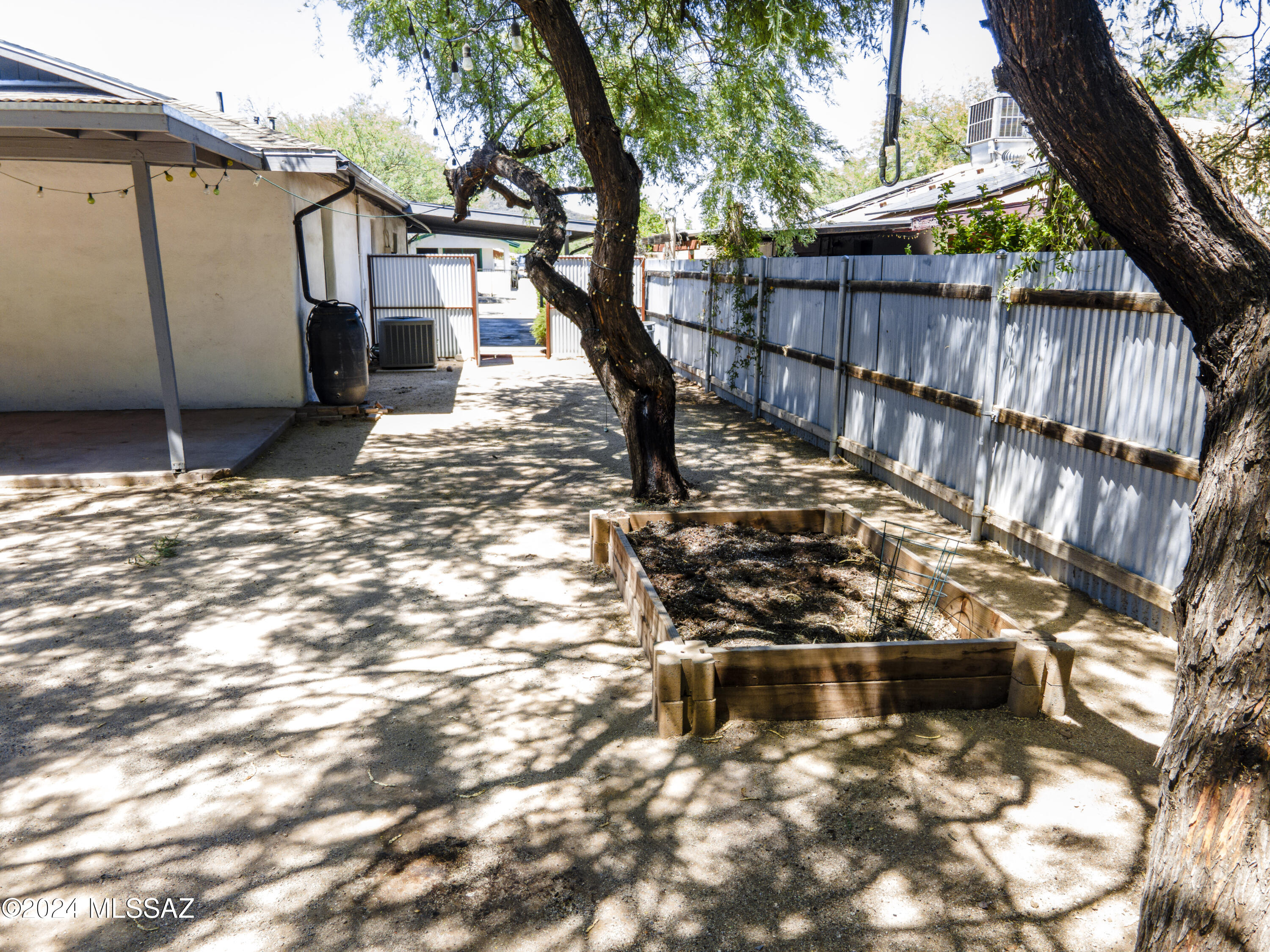 Aztecas (1-9) - Residential