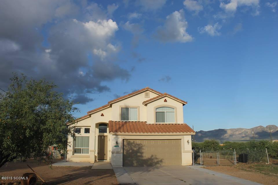 3 Bedrooms, 2.5 Bathrooms, Large Kitchen, Living room, Family Room, Fenced back yard, covered patio. A must see make your appointment.
