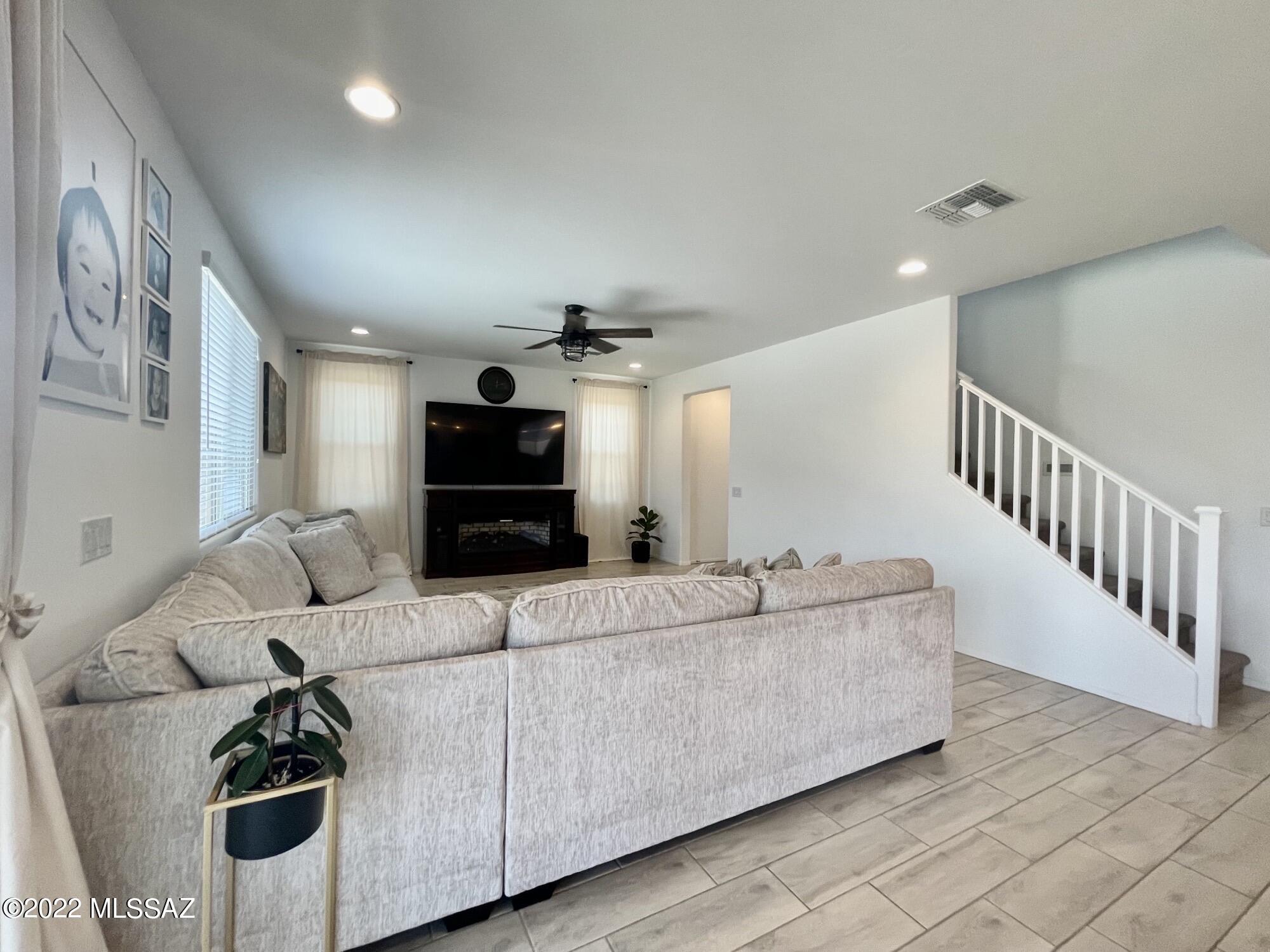 La Estancia De Tucson (331-410) - Residential Lease