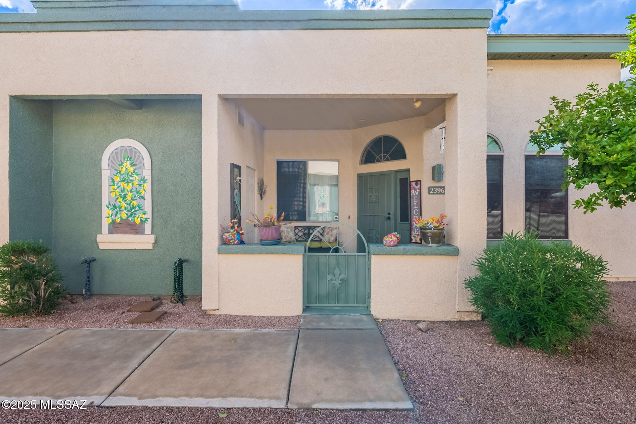 Stunning, Updated, fully furnished townhome in the gated Mona Lisa Village—just bring your suitcase and settle in! This 2-bed, 2-bath stunner features soaring ceilings, a split-bedroom layout, and a spacious great room bathed in natural light from a dramatic arched window. The kitchen shines with sleek appliances, neutral tones, and a gorgeous backsplash. The primary suite offers a walk-in closet and walk-in shower for added comfort. Enjoy a private front courtyard and a backyard with pavers and lush artificial turf. New Roof Spring of 2025, Located across from the pool, spa, and rec room, with HOA covering water, sewer, trash, and front yard care. Stylish, turnkey, and close to everything!