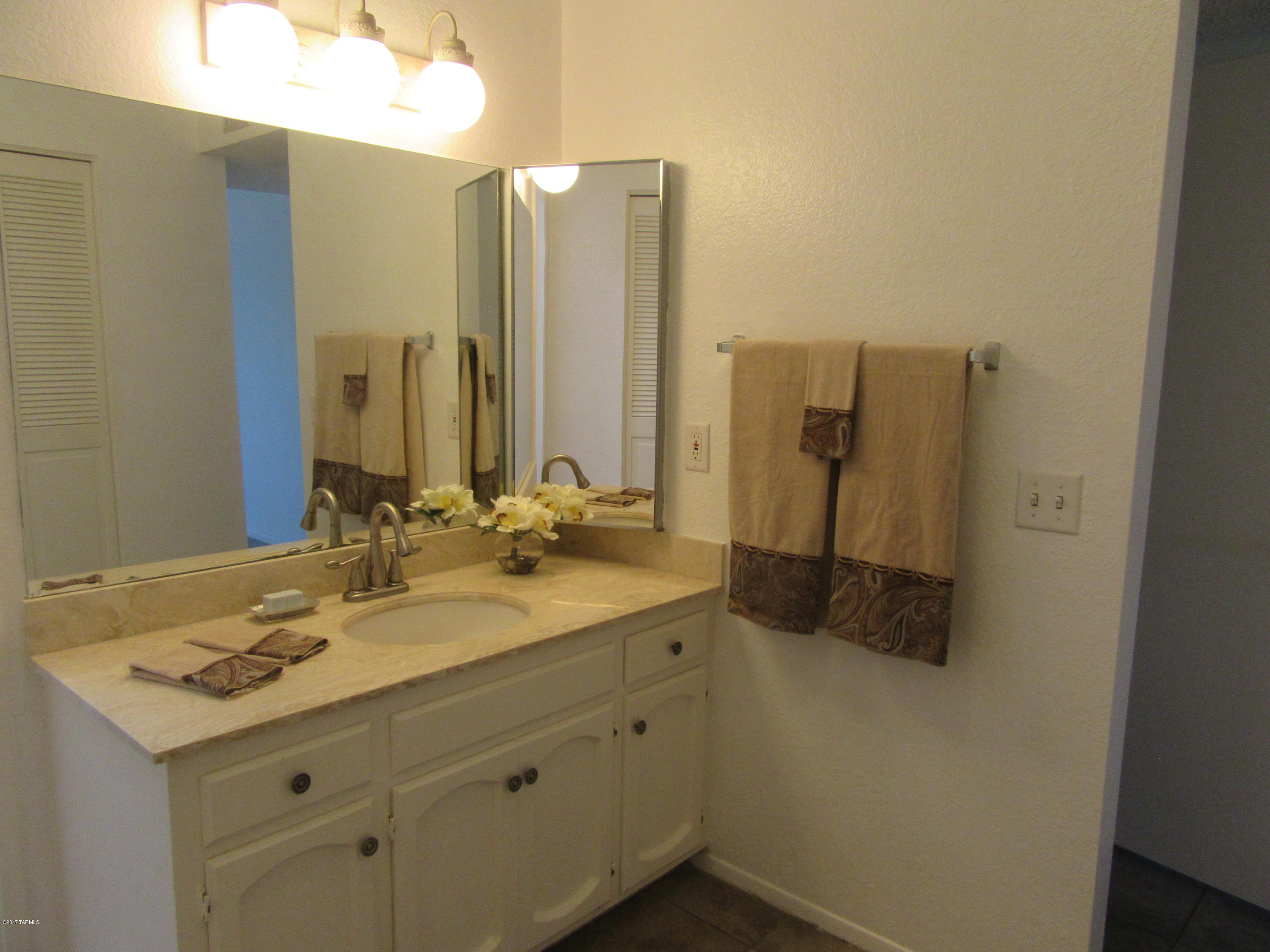 Oro Valley Townhouses (47-52, 58-91) - Residential