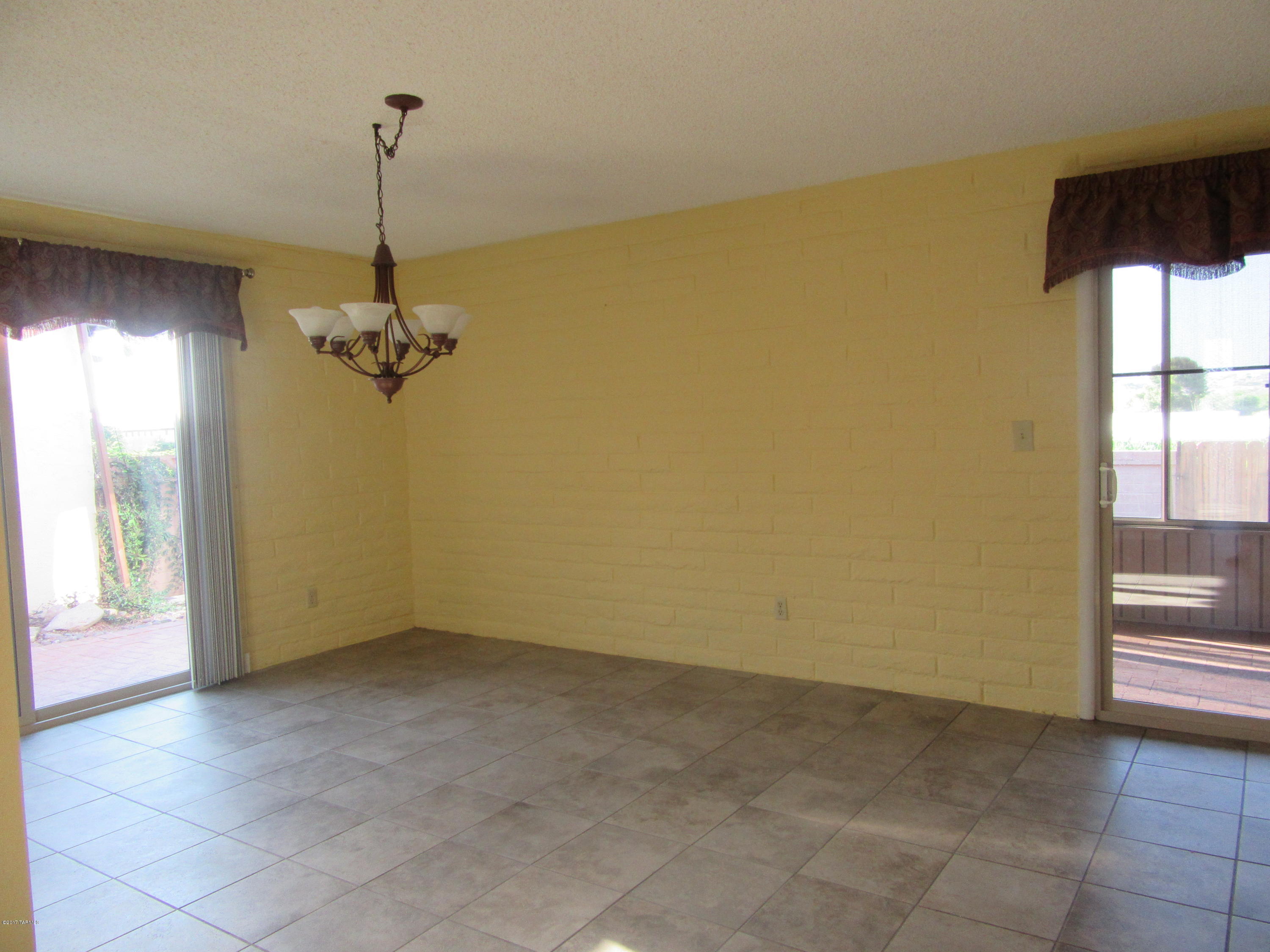 Oro Valley Townhouses (47-52, 58-91) - Residential