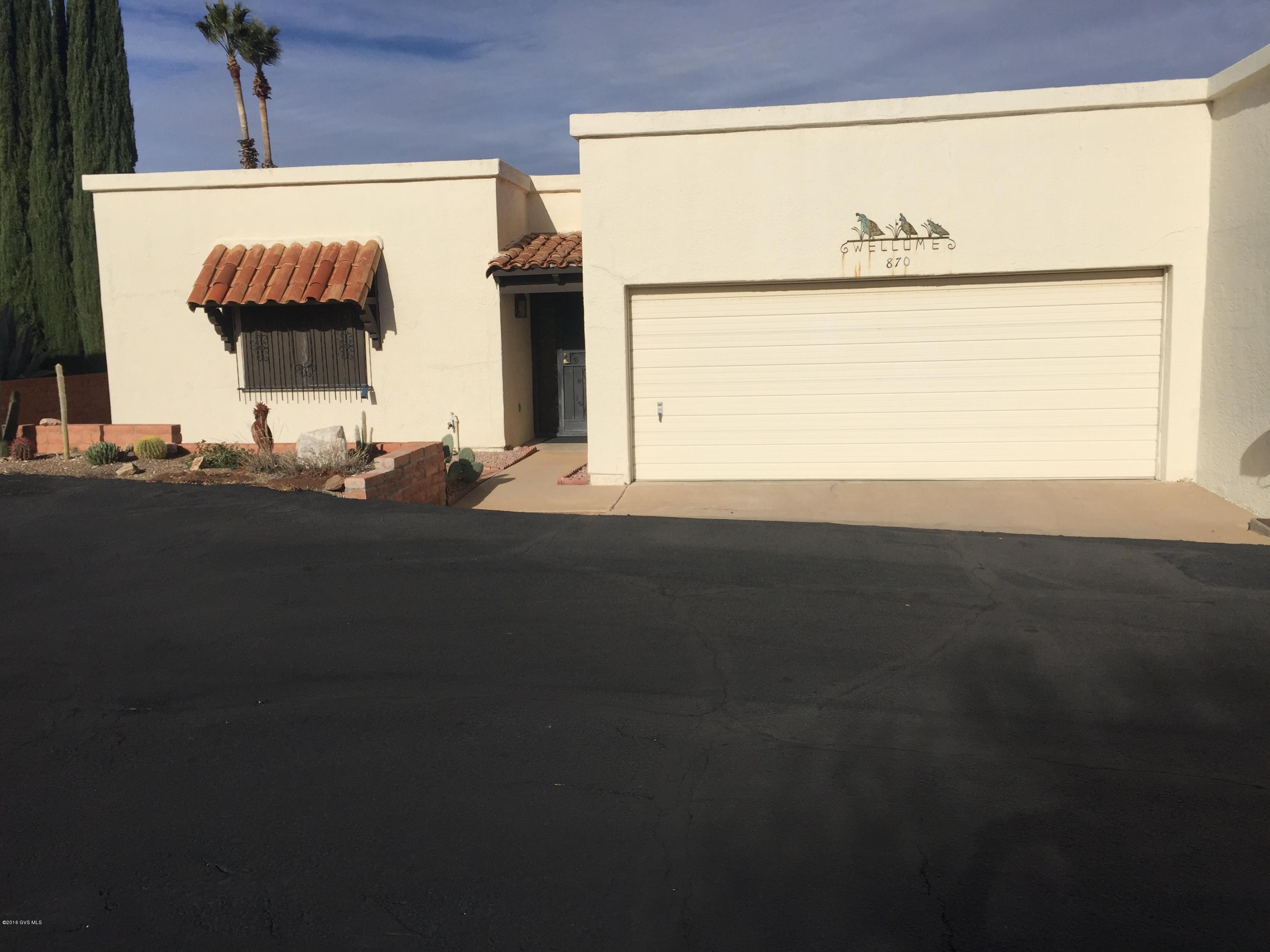 Plenty of space in this townhome with great privacy off the screened in patio. This property is clean and ready for occupancy. A great snowbird nest.