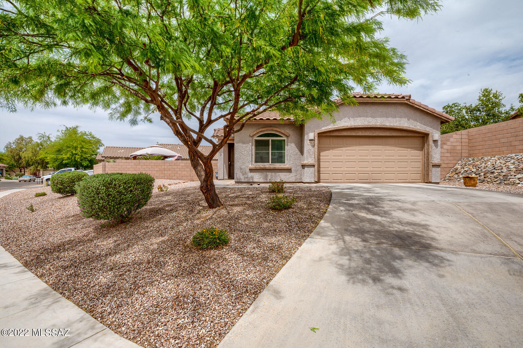 This contemporary 4 bed, 2 bath home is located on a spacious corner lot. Full of natural light you are greeted with a large living room, dining area, and kitchen which hosts sleek counters and stainless steel appliances. Great split floor plan offers a primary bedroom with an ensuite double vanity bathroom and a walk in closet. Expansive backyard with low care landscaping and lots of space for pets, entertaining, and much more. You'll enjoy your space, both inside and out.