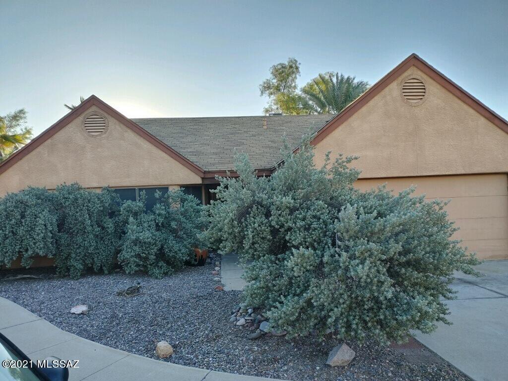 This 3 bedroom 2 bath home needs some TLC but is priced for a quick sale. Large private fenced in backyard. Seller is selling property in ''AS-IS'' condition. Bring your remodeling ideas and get a deal.
